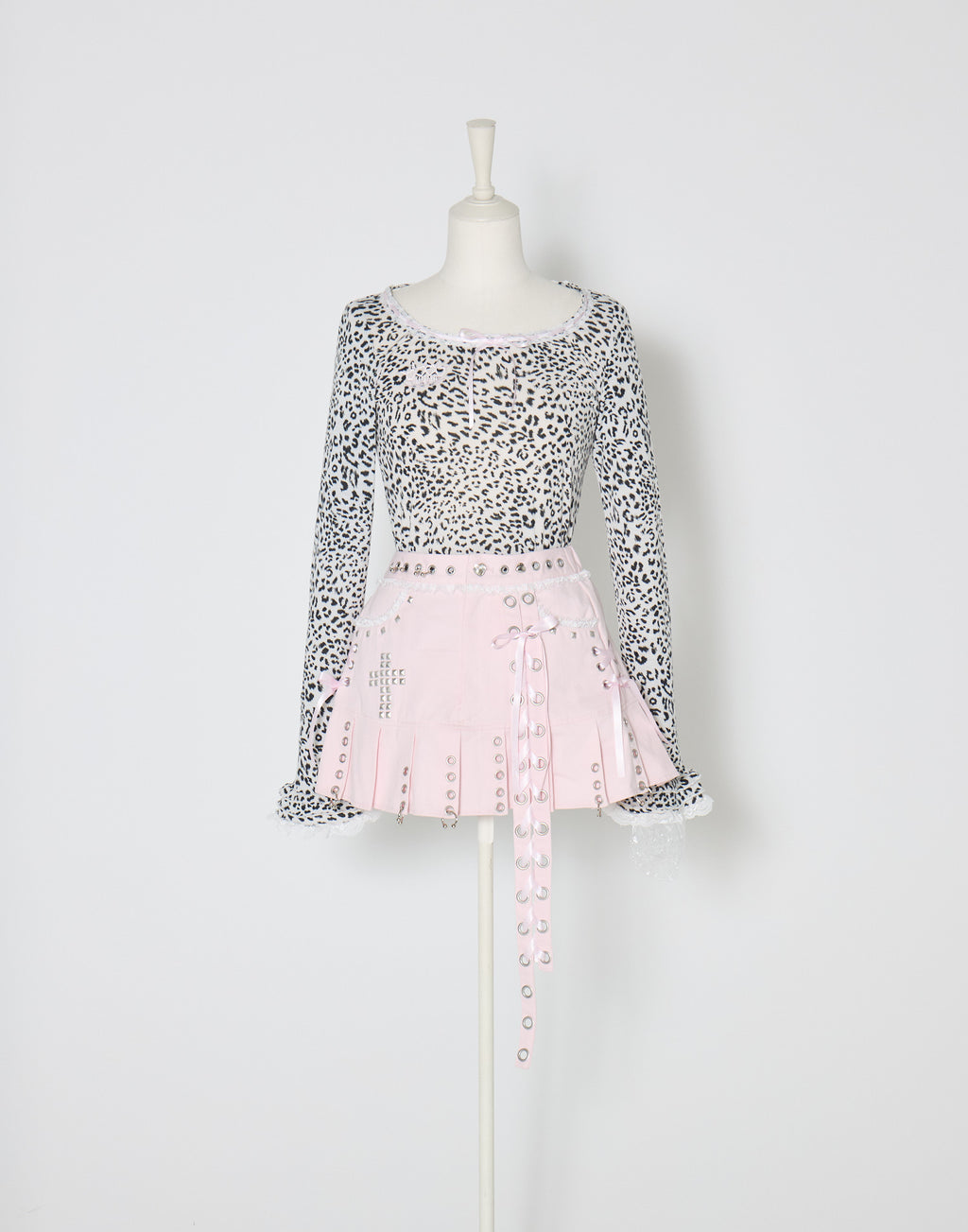 AVENCHUMU side lace up pierce pleated skirt