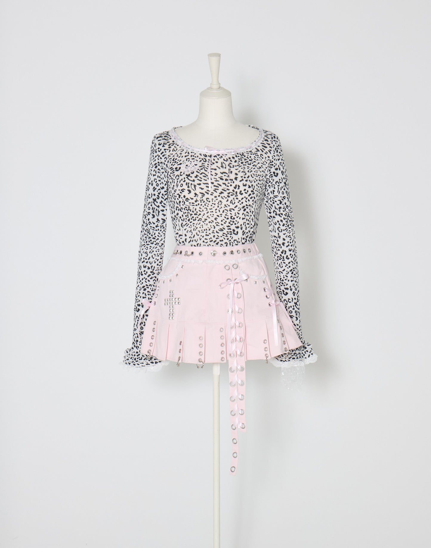 AVENCHUMU side lace up pierce pleated skirt