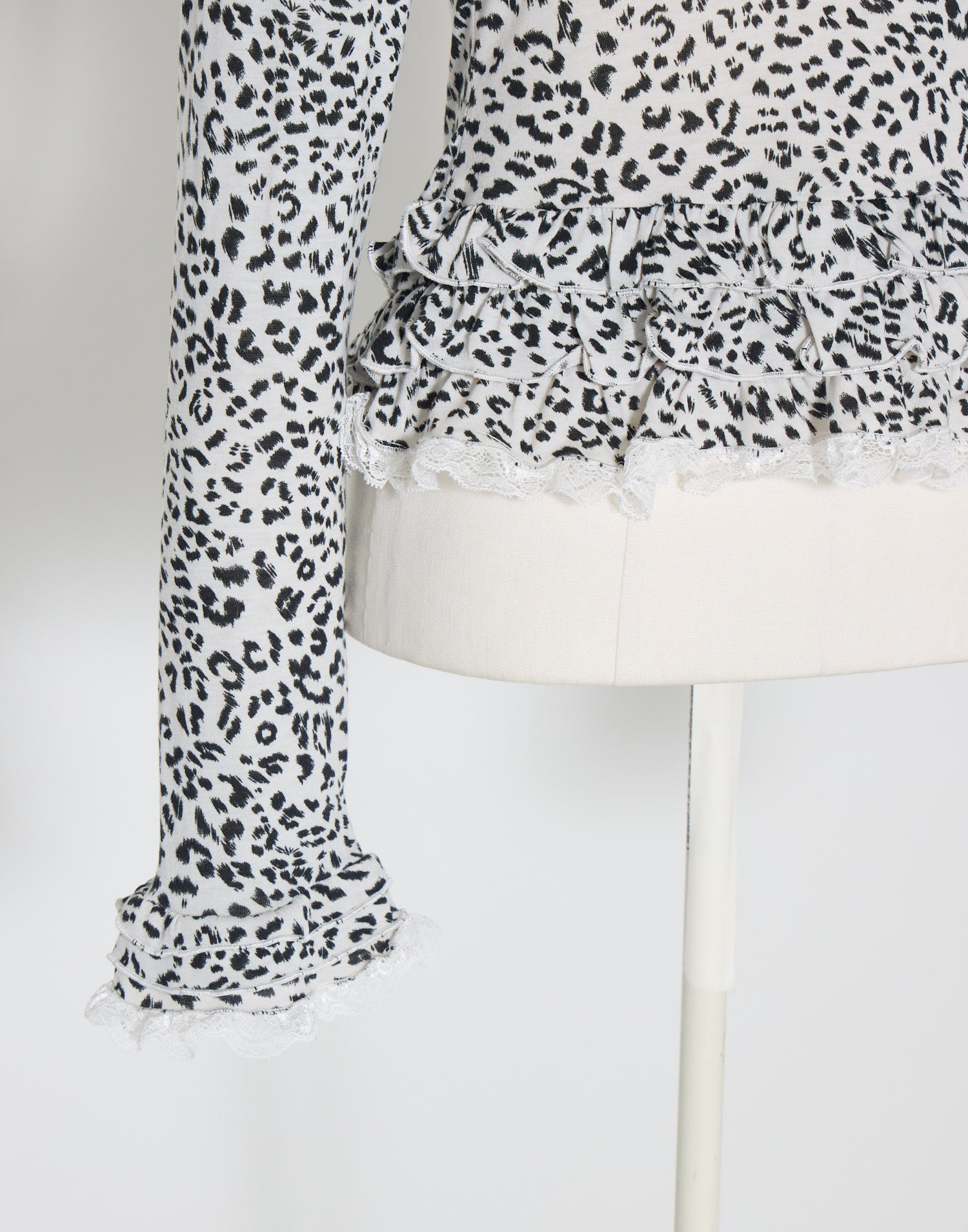 AVENCHUMU Brass knuckle long sleeve frill tops