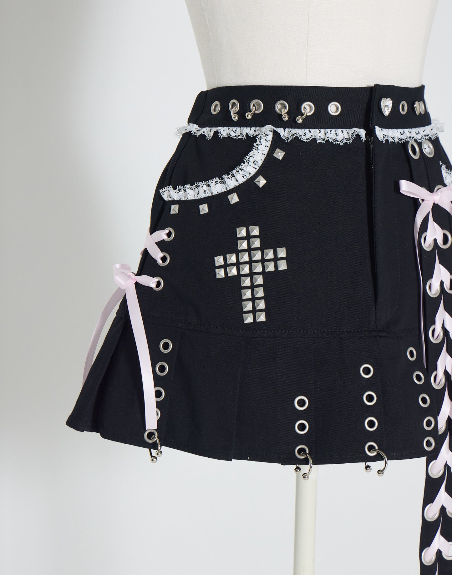 AVENCHUMU side lace up pierce pleated skirt