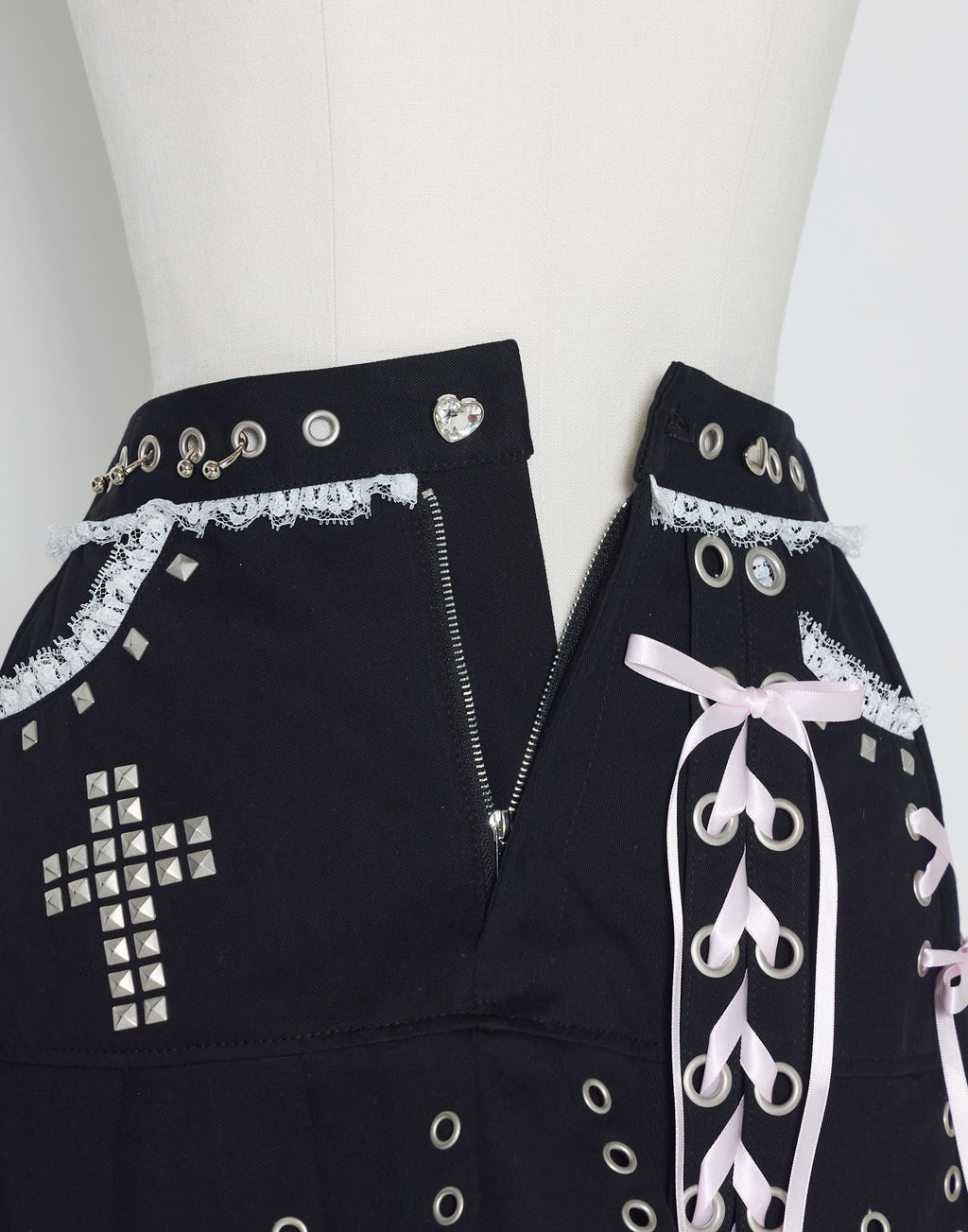 AVENCHUMU side lace up pierce pleated skirt