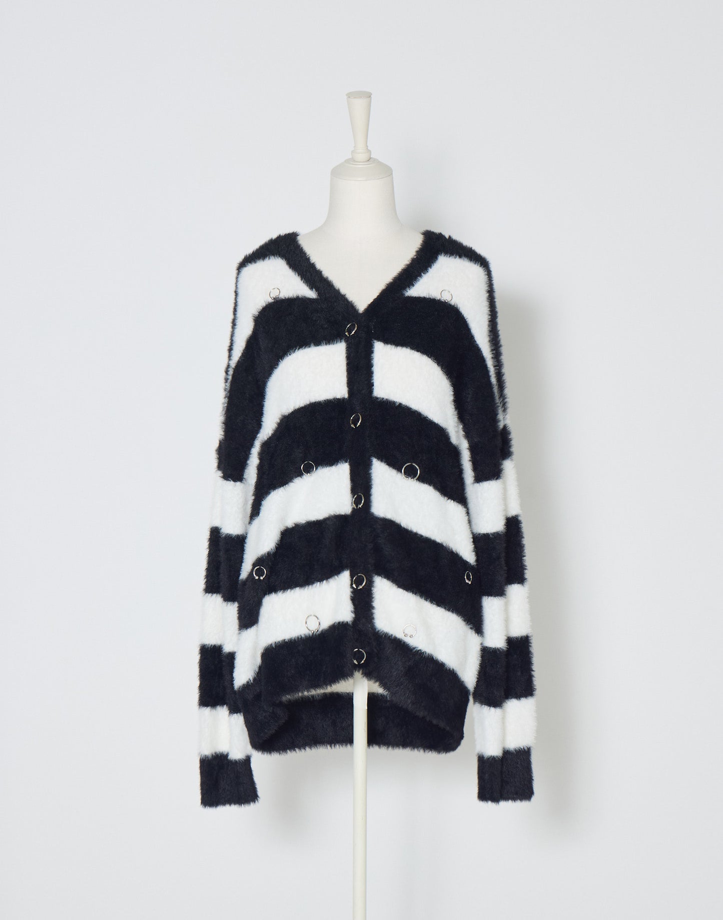 AVENCHUMU Pierced brass knuckles border shaggy knit cardbigan