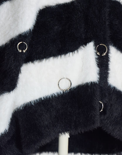AVENCHUMU Pierced brass knuckles border shaggy knit cardbigan