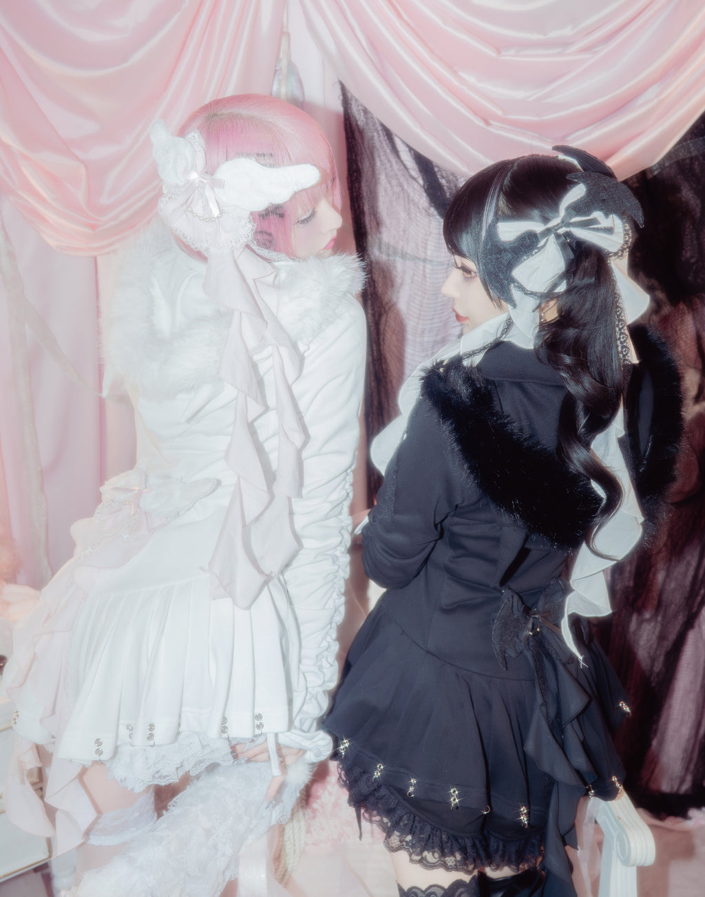 AVENCHUMU Pleated devil zip hoodie