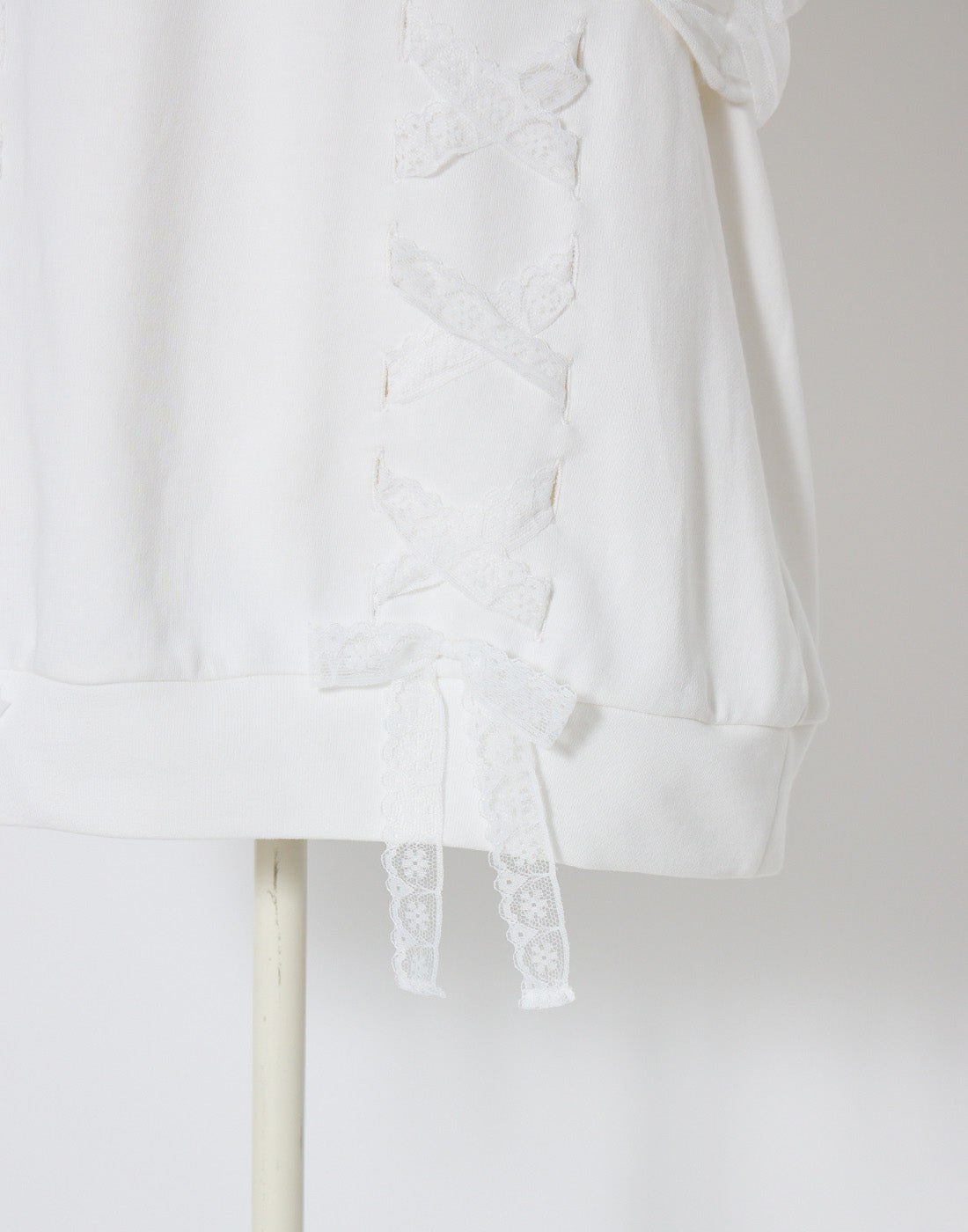 mellfy memory Tulle Ribbon Shoulder Sweat Tunic