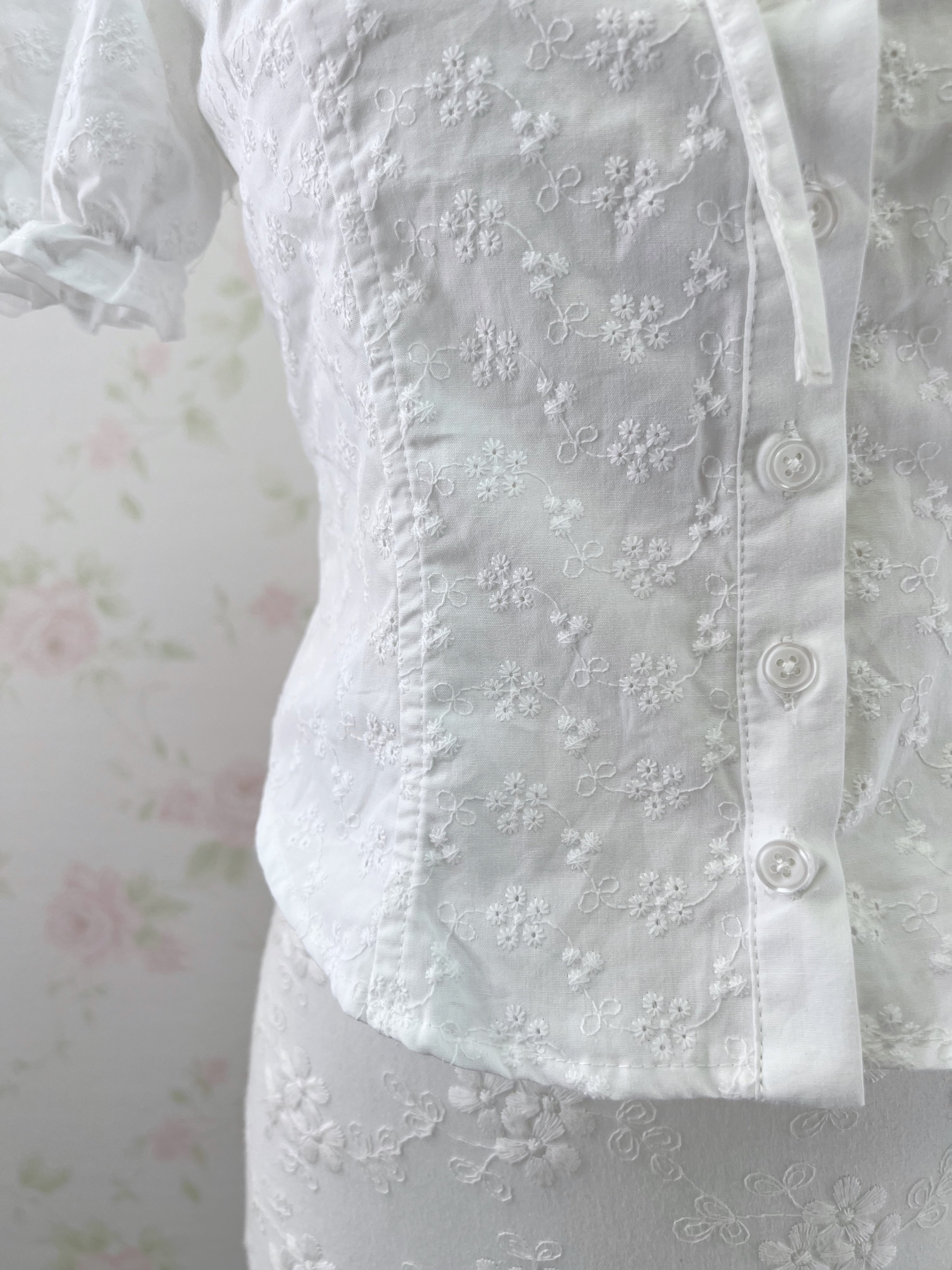 Shoujo Floral Embroidery Blouse