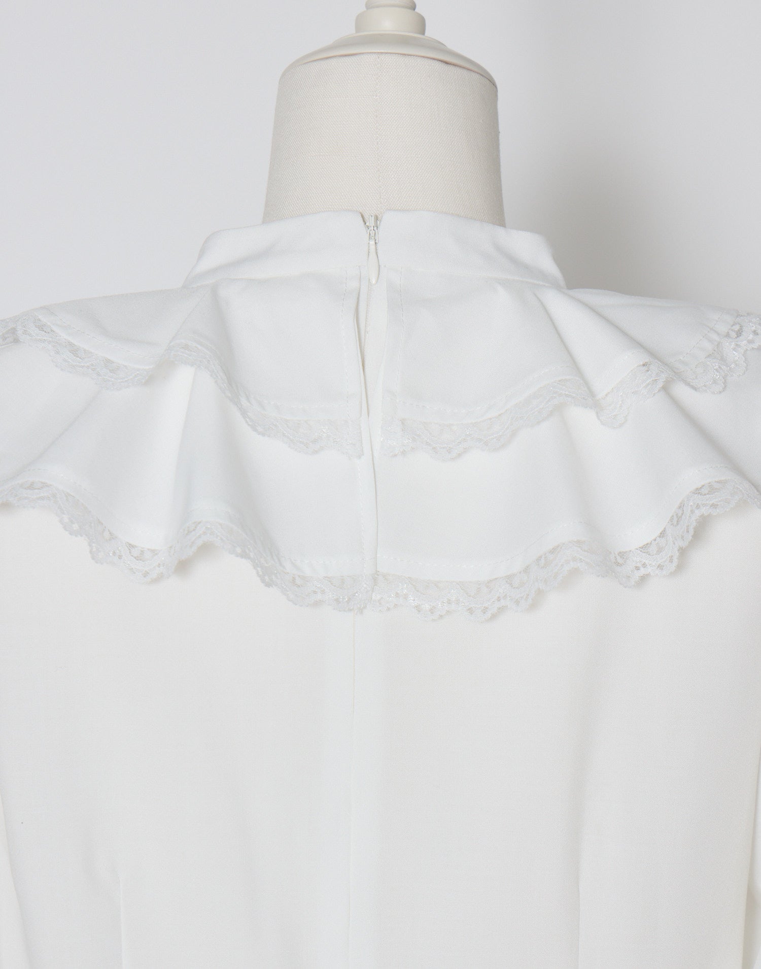mellfy memory Sugar lace ribbon tie blouse