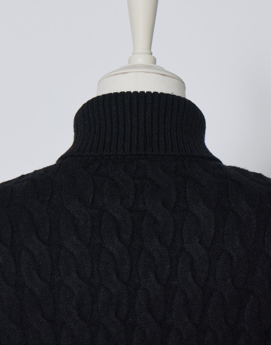 AVENCHUMU Brass knuckle cable knit tops