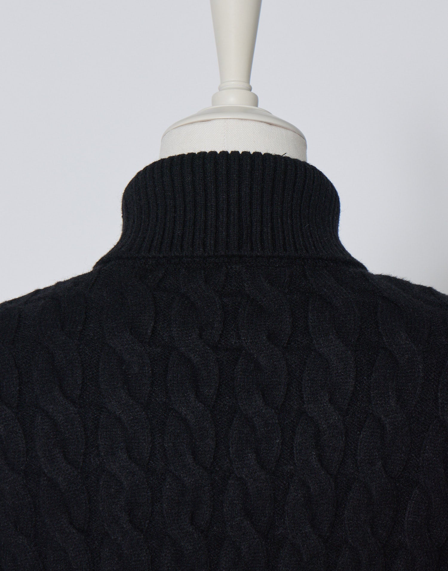 AVENCHUMU Brass knuckle cable knit tops
