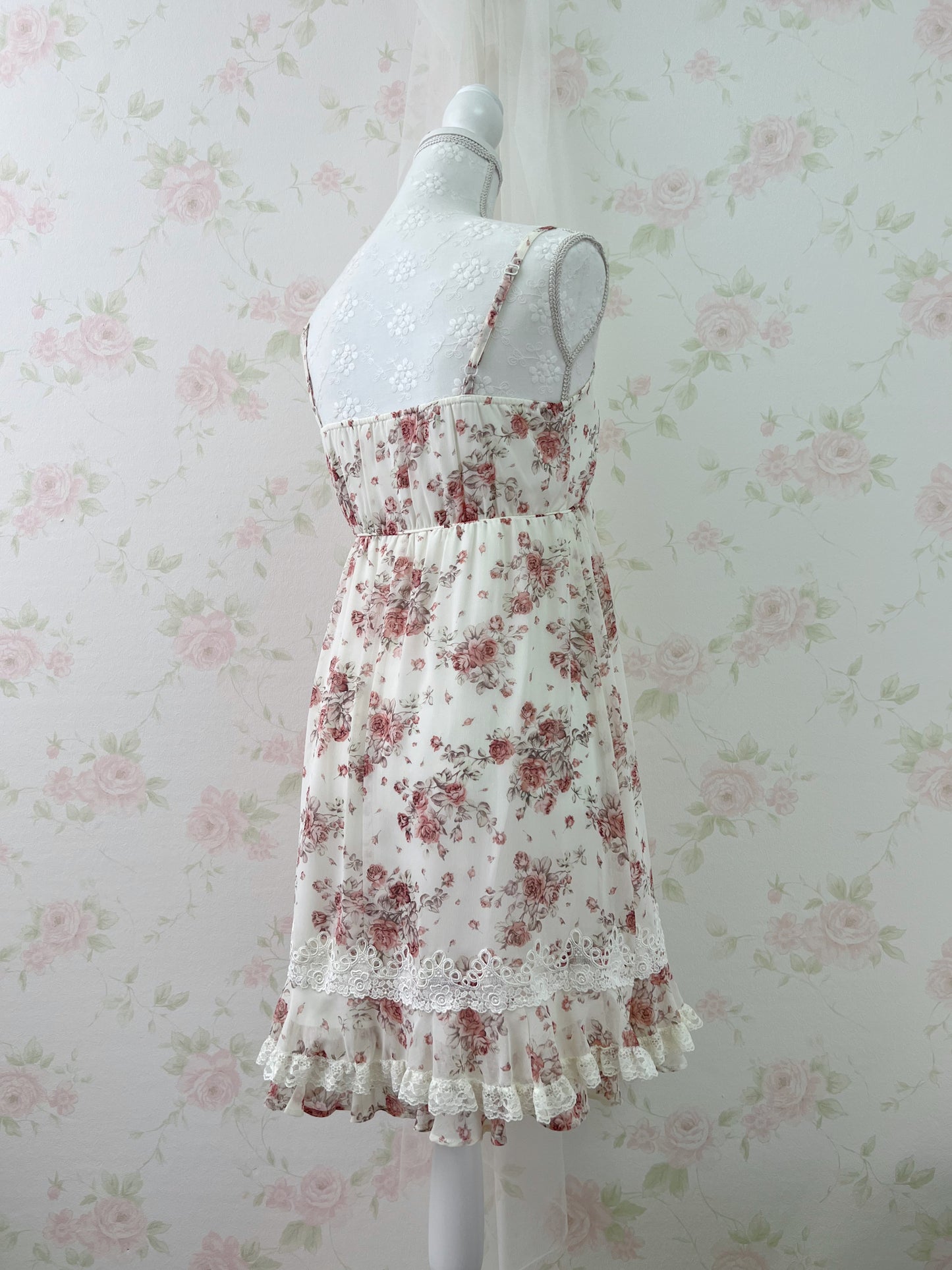 L'EST ROSE Front Lace Floral Dress
