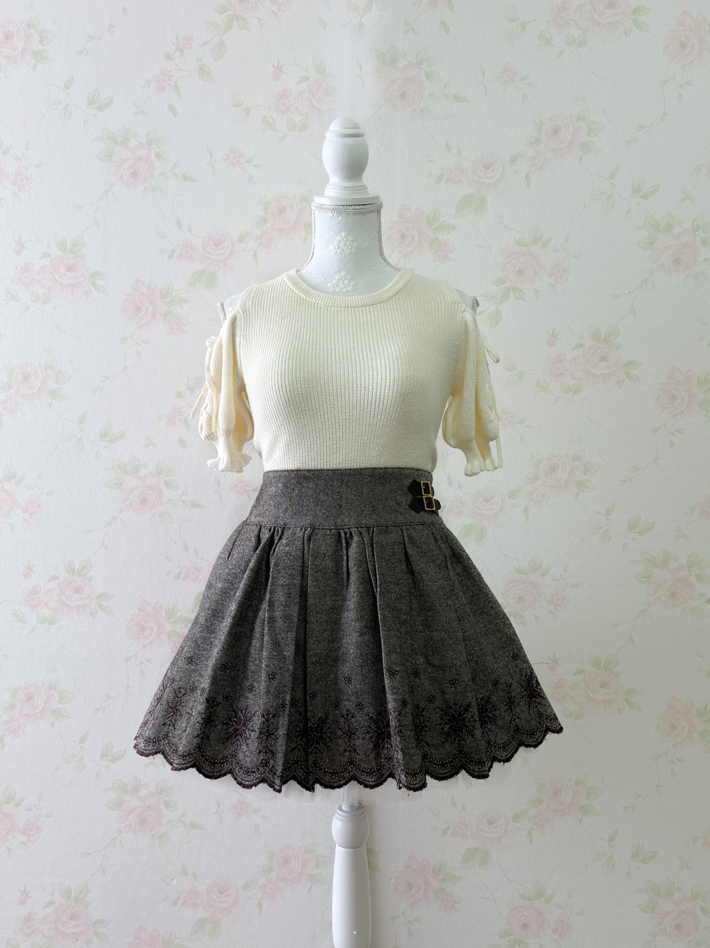 LIZ LISA Belt Embroidery Hem Skirt