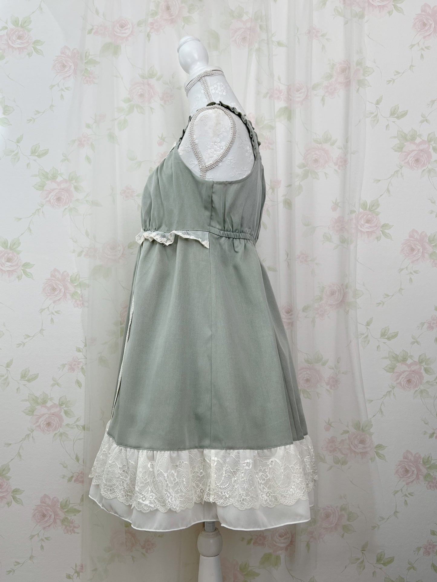 axes femme Lace Gathered Dress (Antique Green)