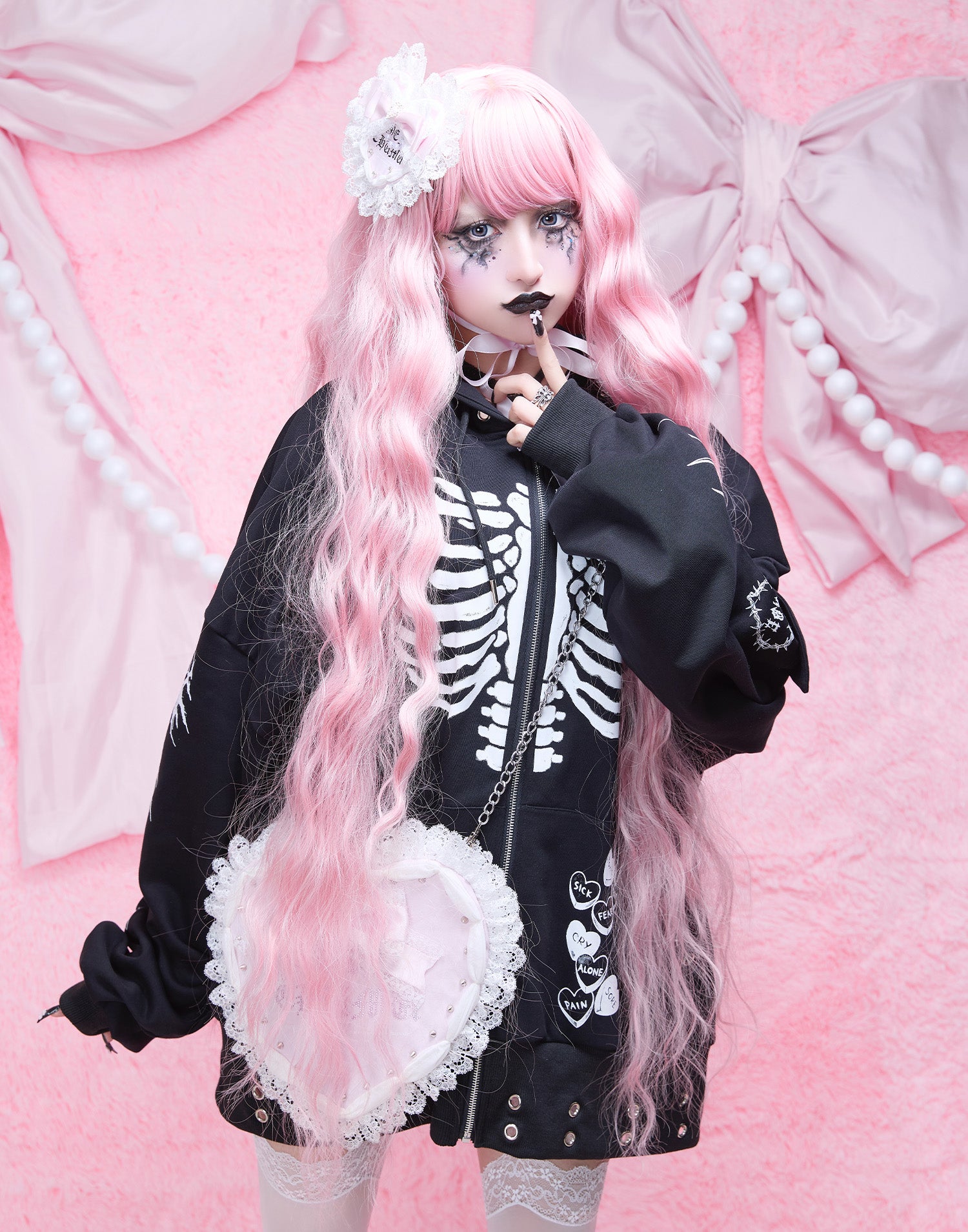 AVENCHUMU ValentineBunny print lace frame t-shirt (Copy)