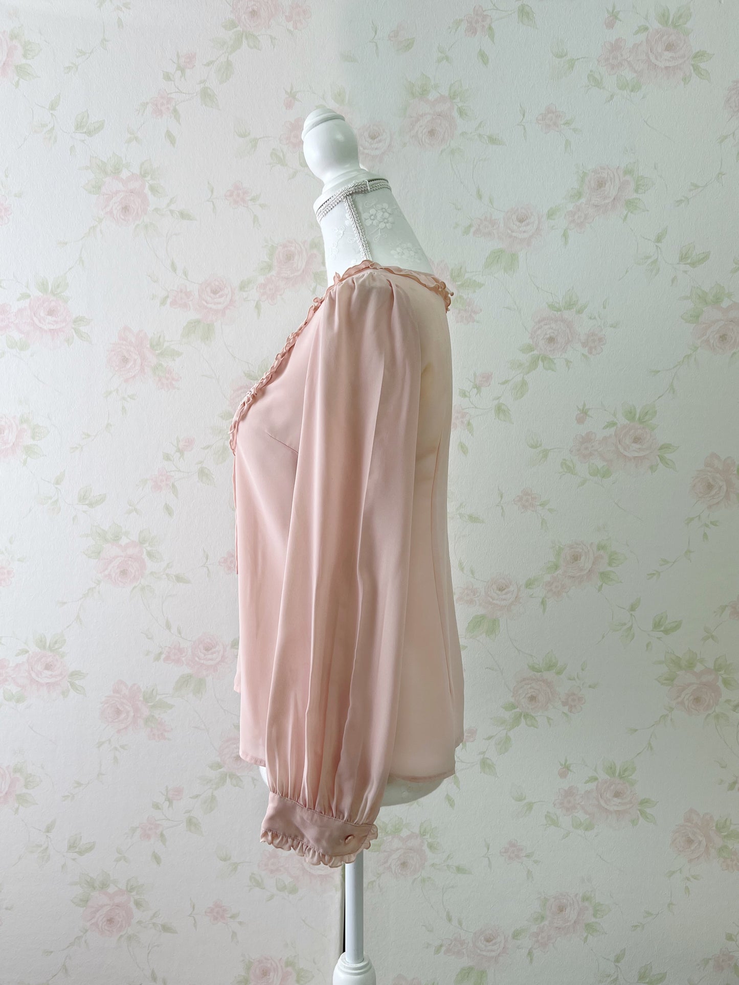 L’EST ROSE Ruffled Blouse (Pink Beige)