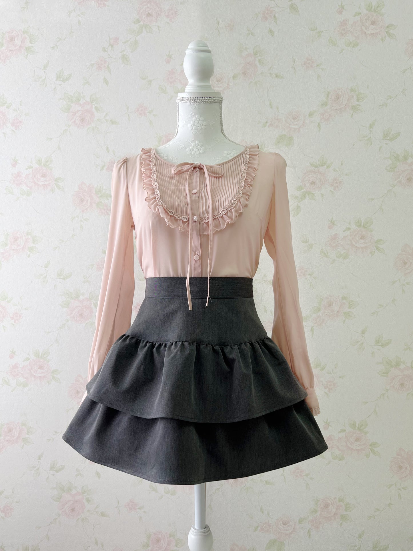 L’EST ROSE Ruffled Blouse (Pink Beige)