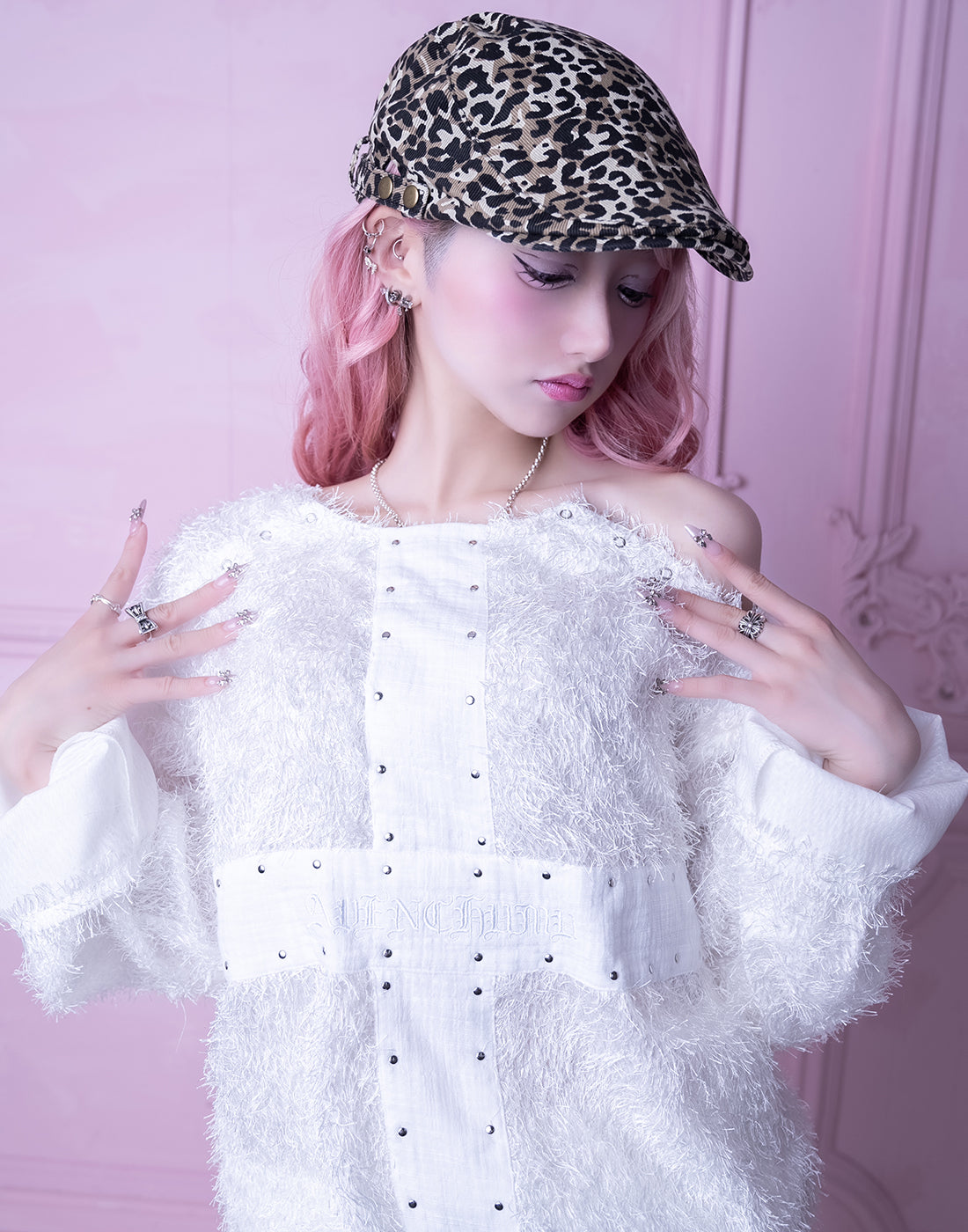 <Deliver in Late September> AVENCHUMU Studs cross shaggy tops