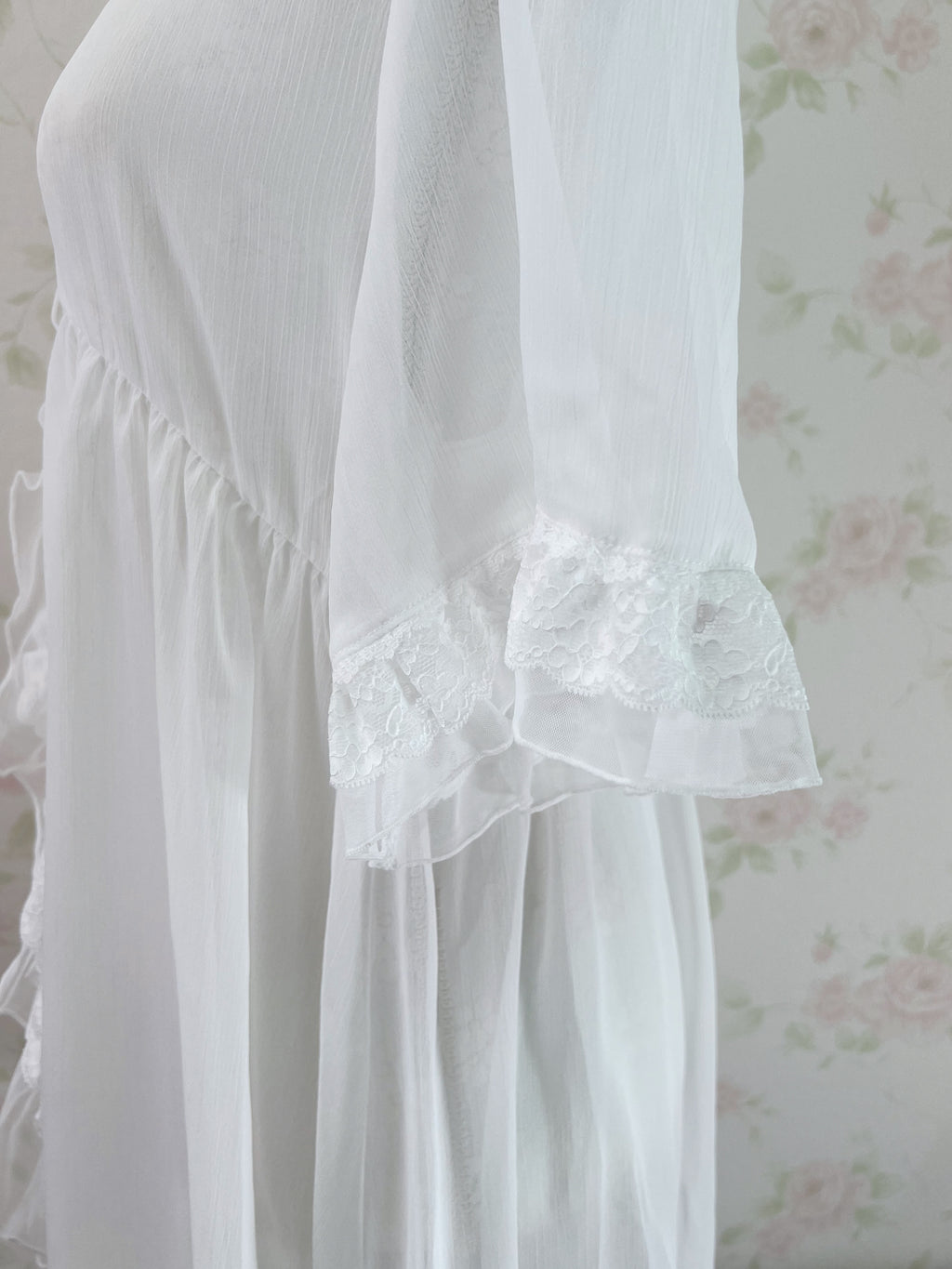 axes femme Princess Tulle Ruffled Gown (White)