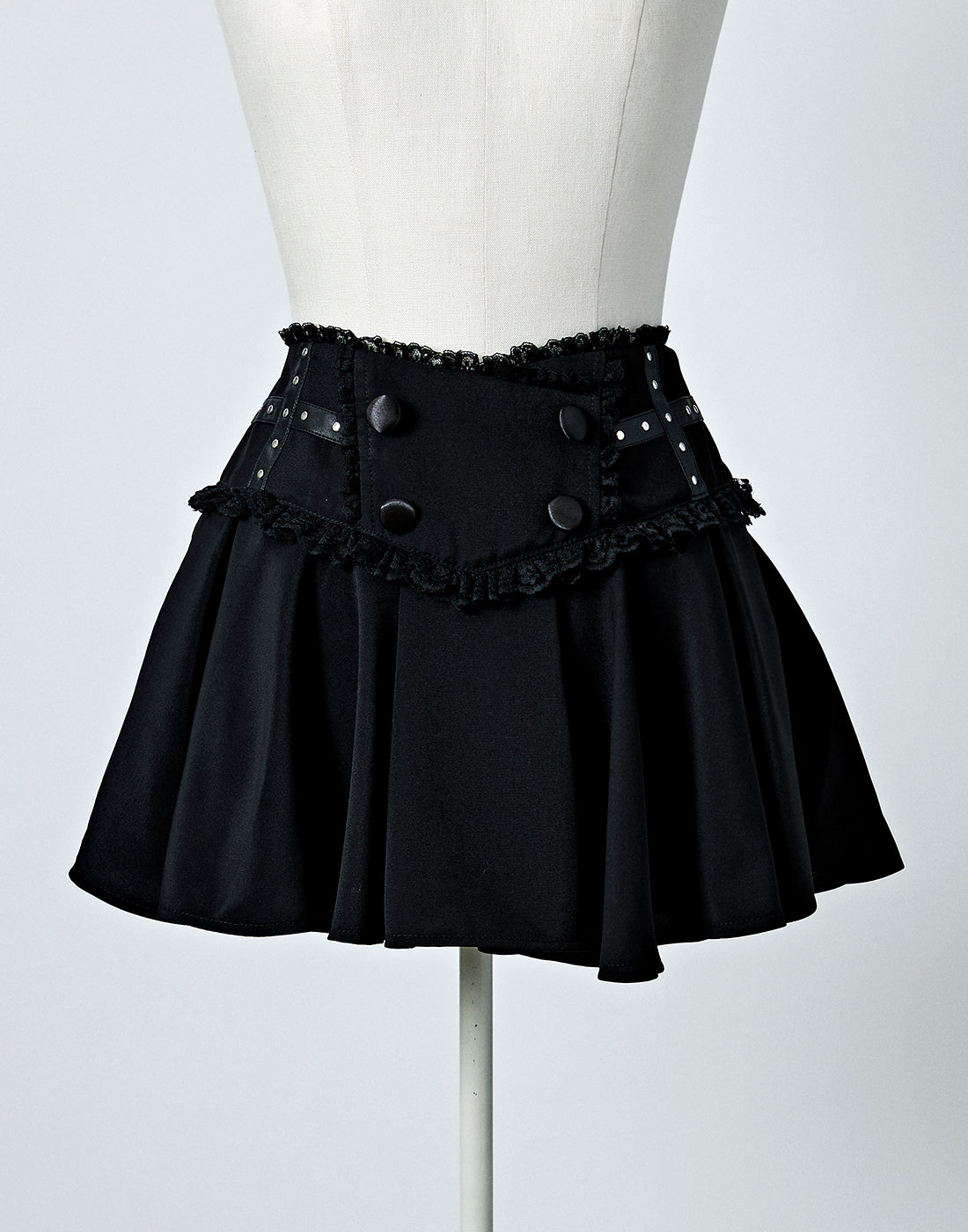 Back frill skirt-like pants