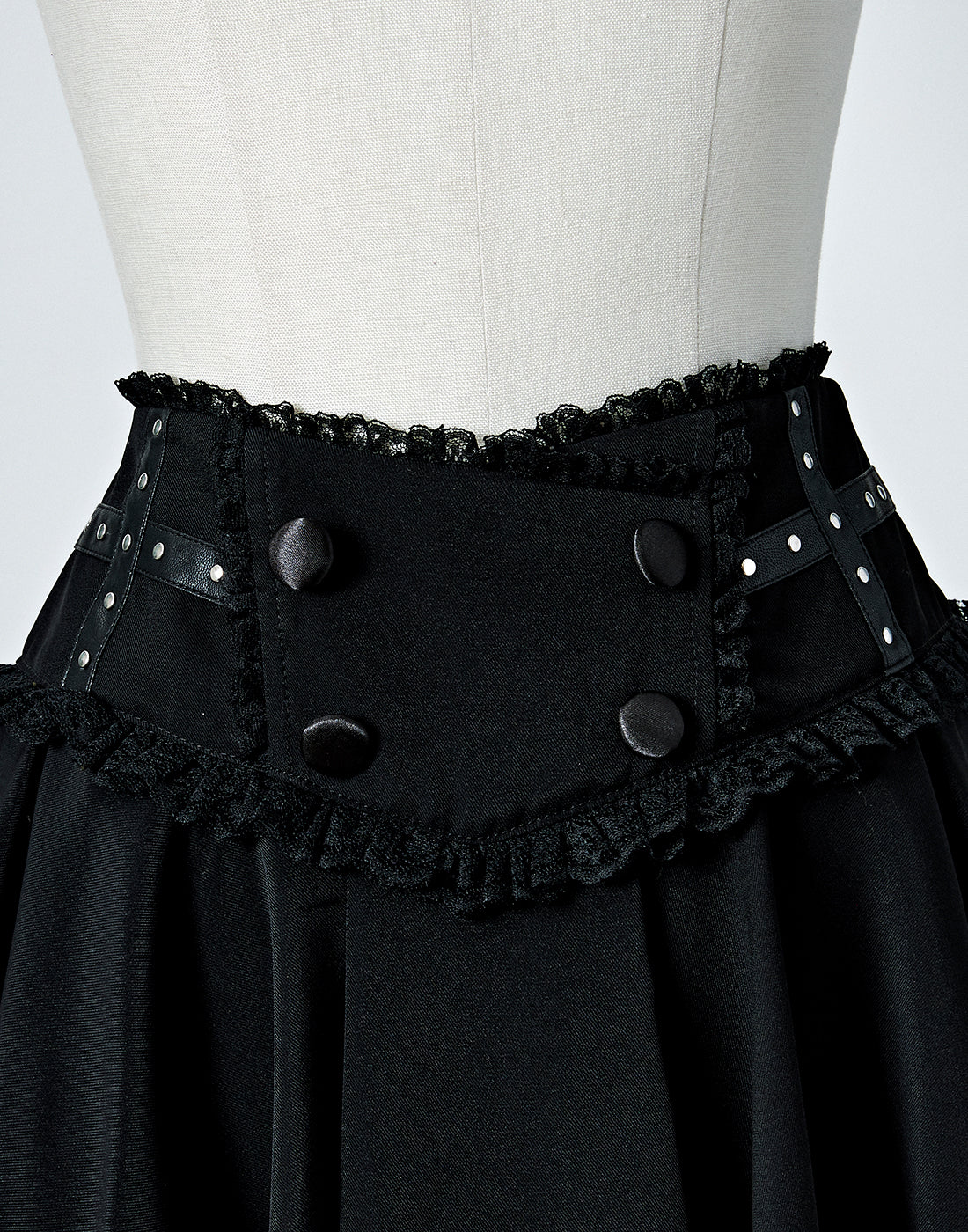 Back frill skirt-like pants