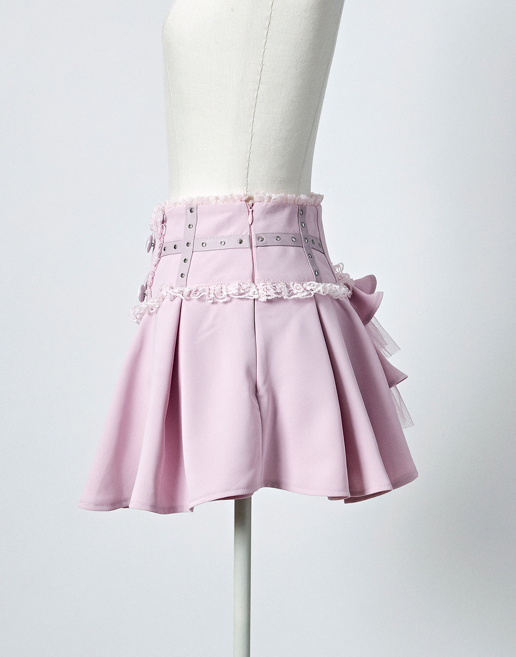 Back frill skirt-like pants