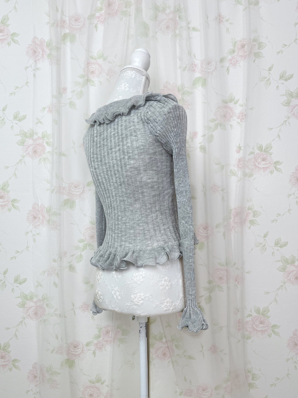 TITTY&CO. Ruffled Hem Whimsical Cardigan (Gray)