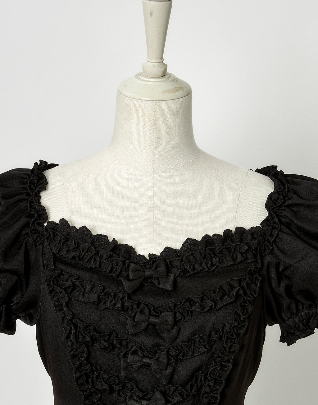 Bone ribbon puff doll dress