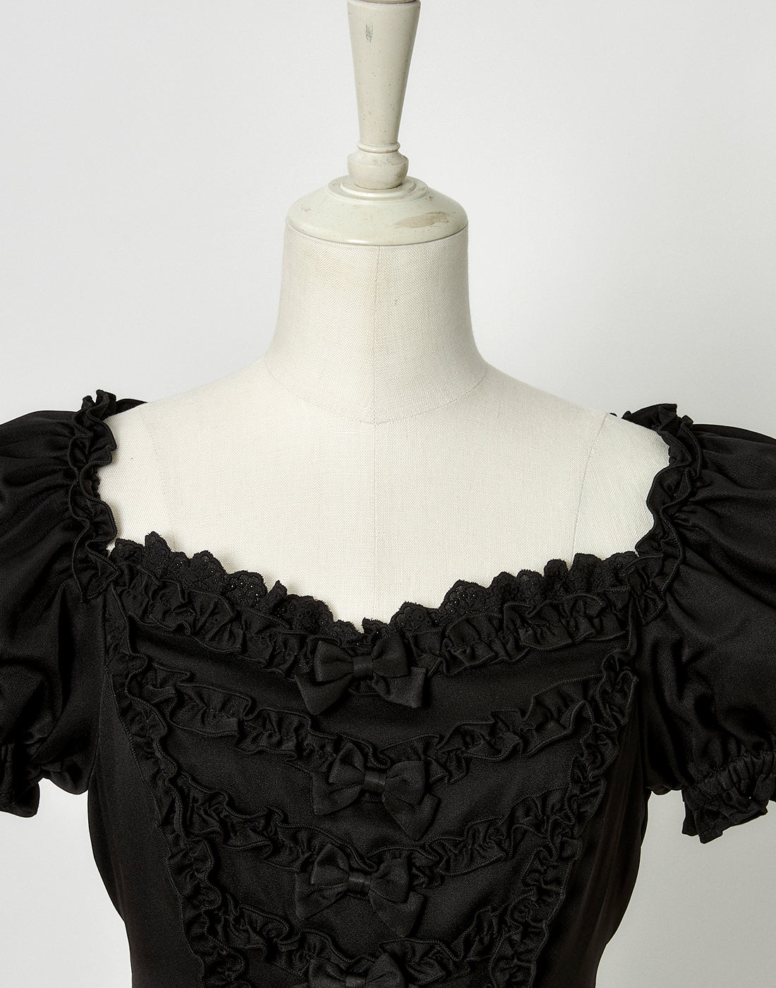 Bone ribbon puff doll dress