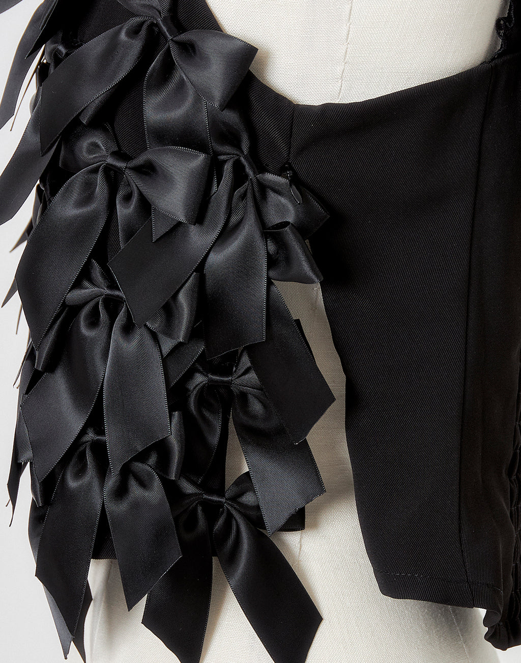 AVENCHUMU  Lethal ribbon tops