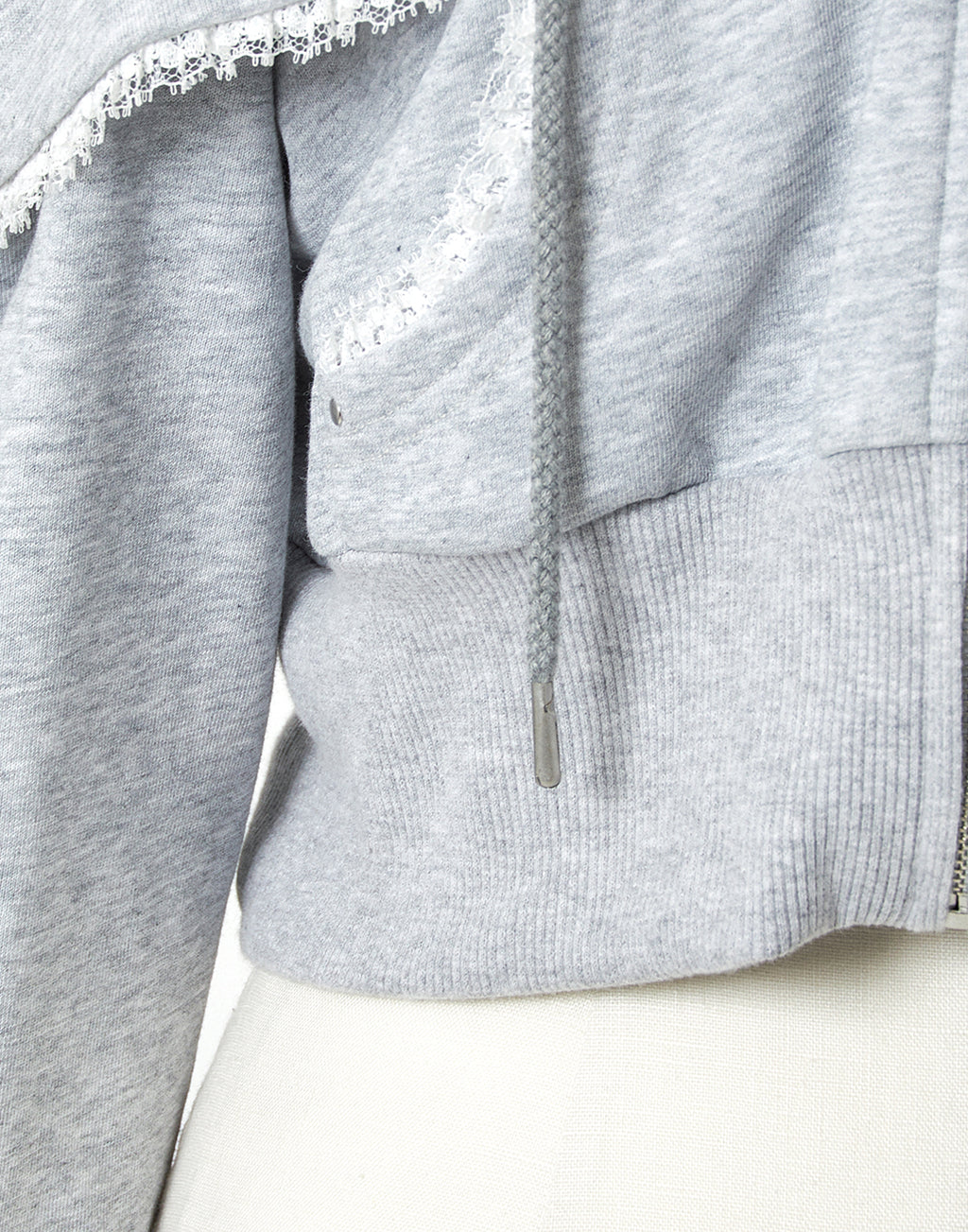 AVENCHUMU Ribbon shoulder zip hoodie