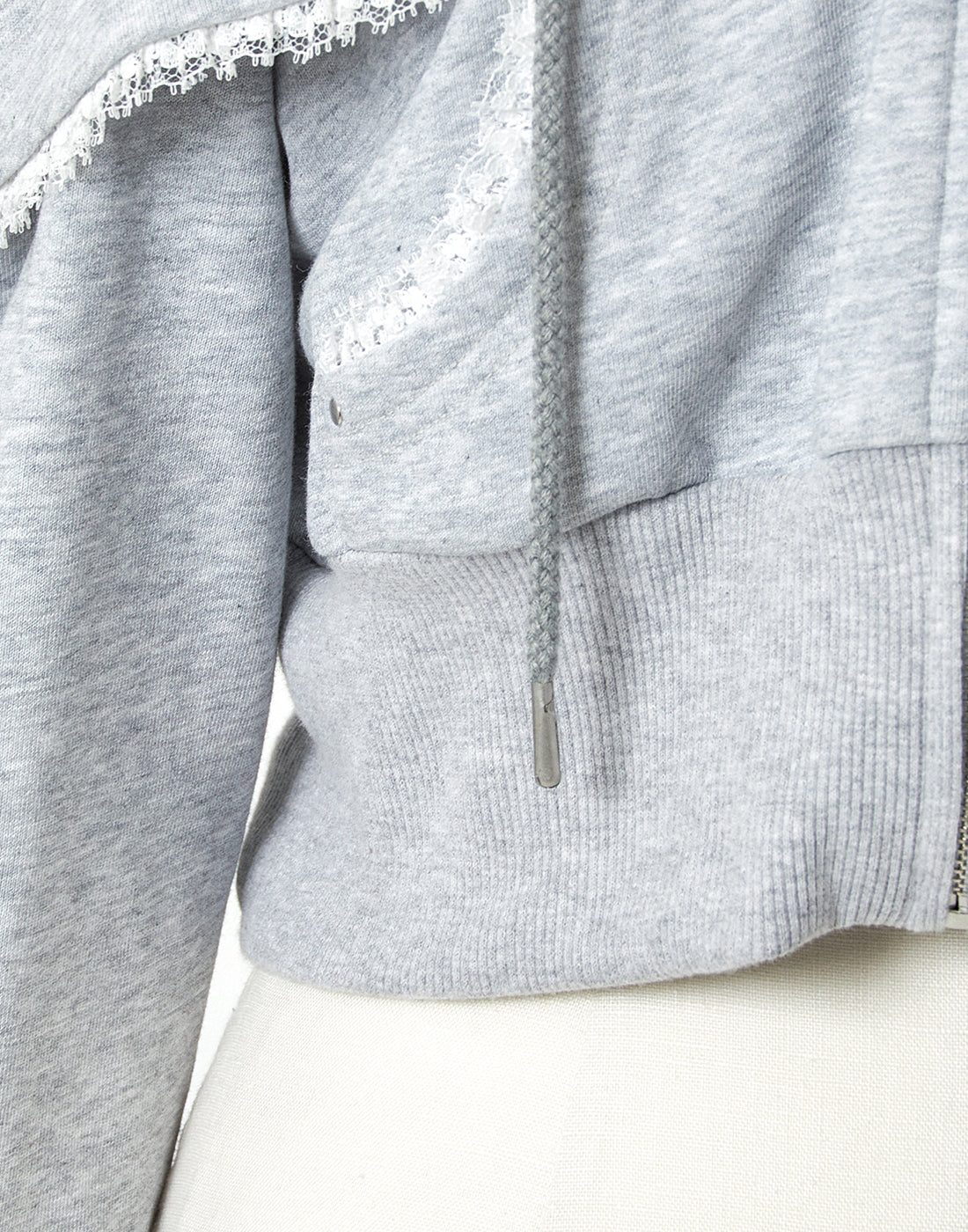 AVENCHUMU Ribbon shoulder zip hoodie