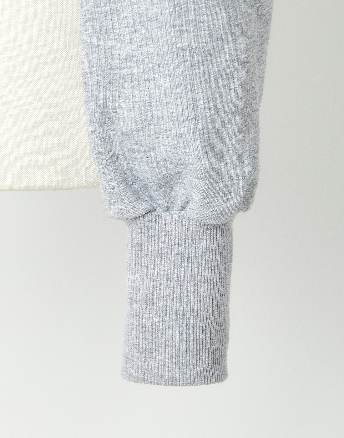 AVENCHUMU Ribbon shoulder zip hoodie