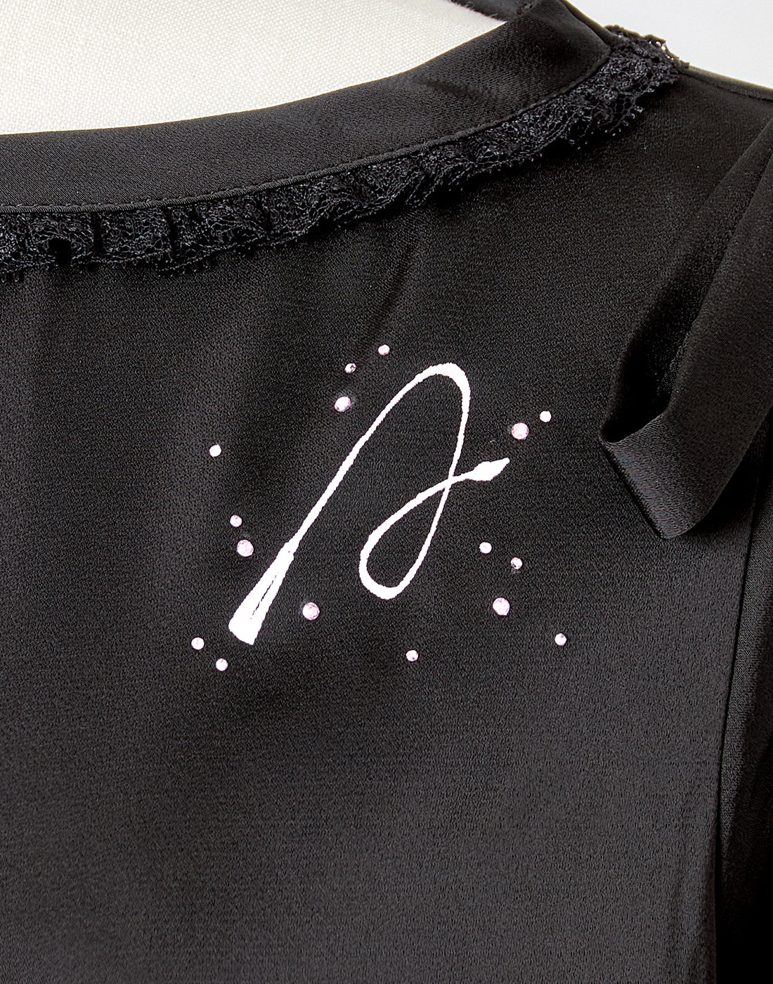 (Deliver In Late October) AVENCHUMU Open shoulder ribbon printed satin top