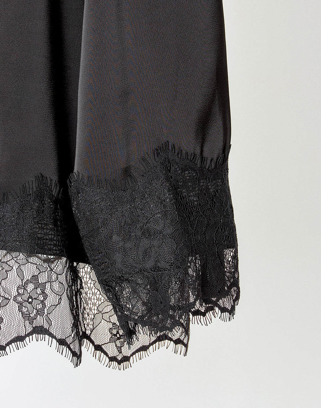 (Deliver In Late October) AVENCHUMU Open shoulder ribbon printed satin top