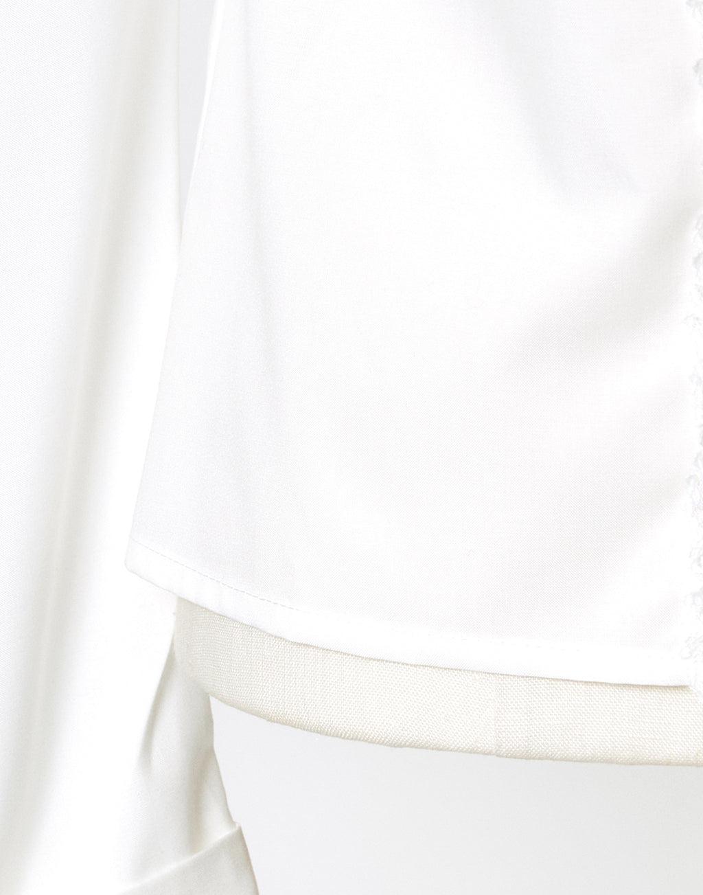 (Deliver In Late October) AVENCHUMU Frills & ribbons cross tie puff blouse