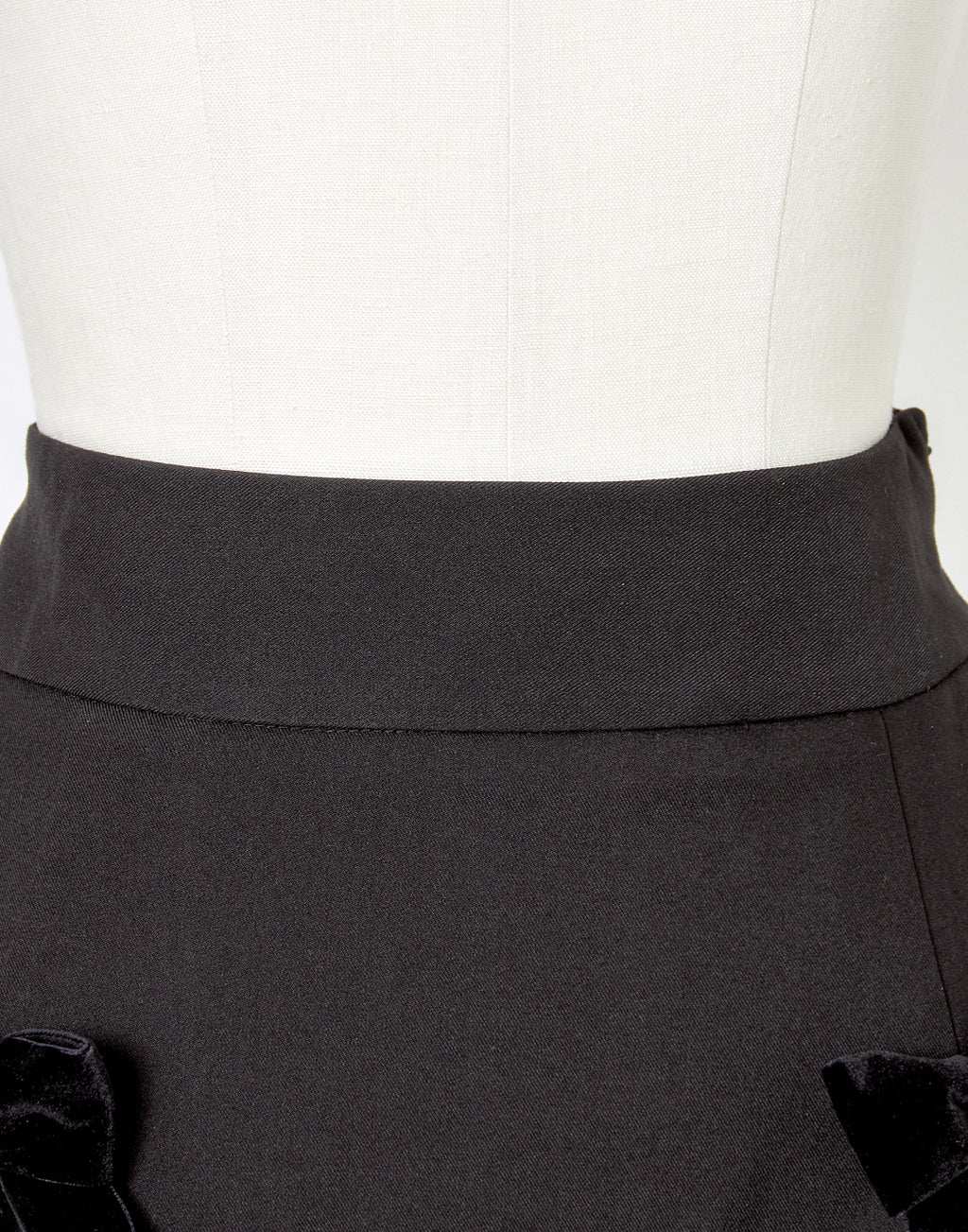 (Deliver In Late October) AVENCHUMU Body piercing ribbon lace tiered skirt