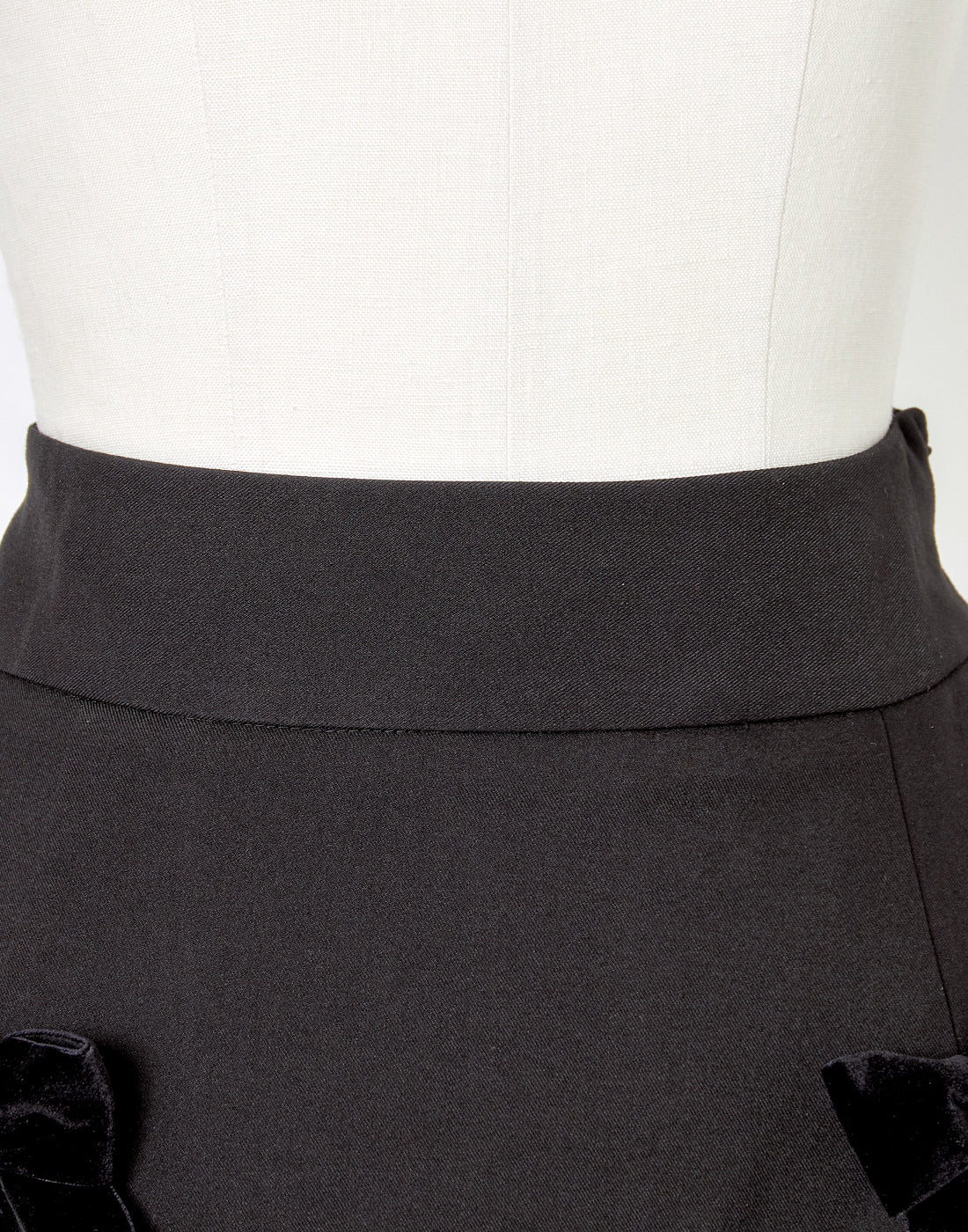 (Deliver In Late October) AVENCHUMU Body piercing ribbon lace tiered skirt