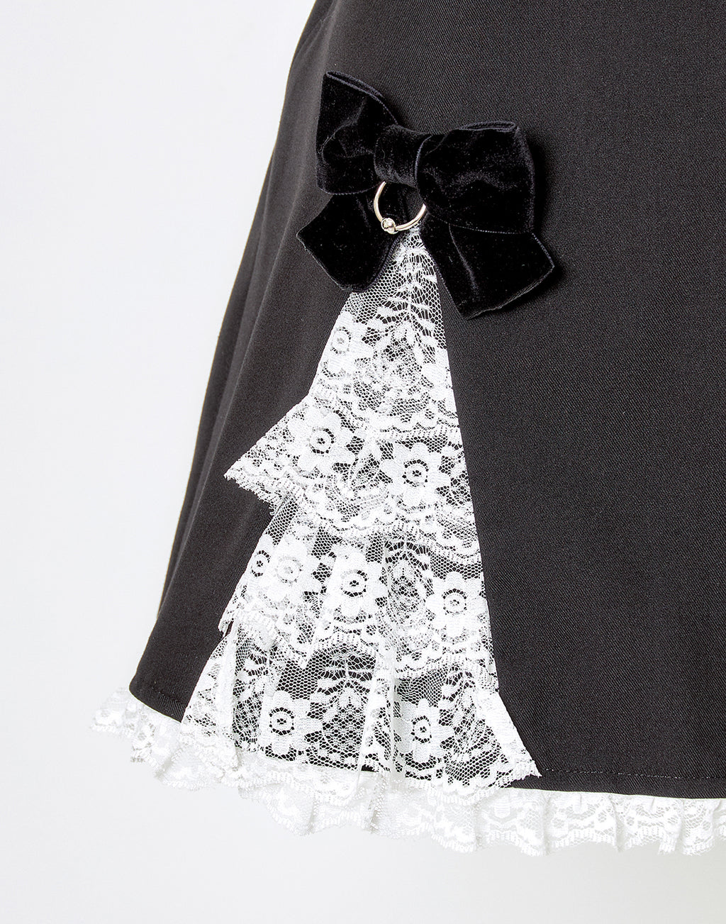 (Deliver In Late October) AVENCHUMU Body piercing ribbon lace tiered skirt