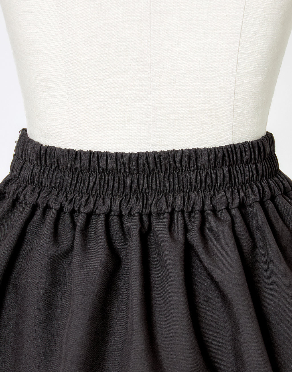 (Deliver In Late October) AVENCHUMU Body piercing ribbon lace tiered skirt