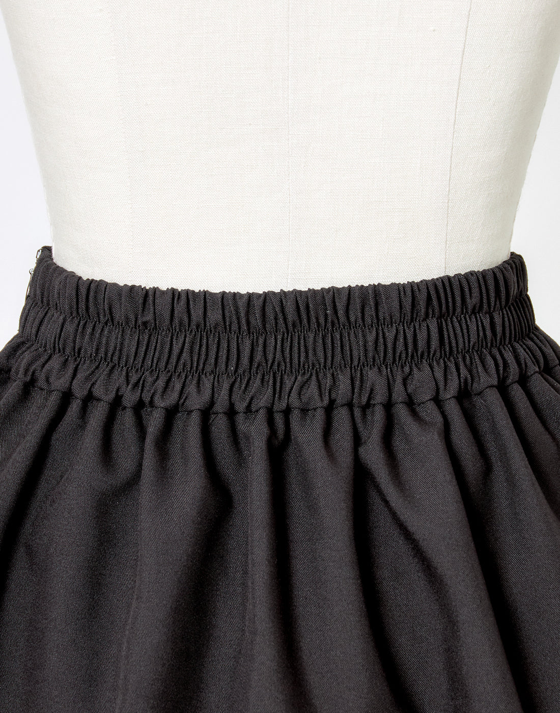 (Deliver In Late October) AVENCHUMU Body piercing ribbon lace tiered skirt