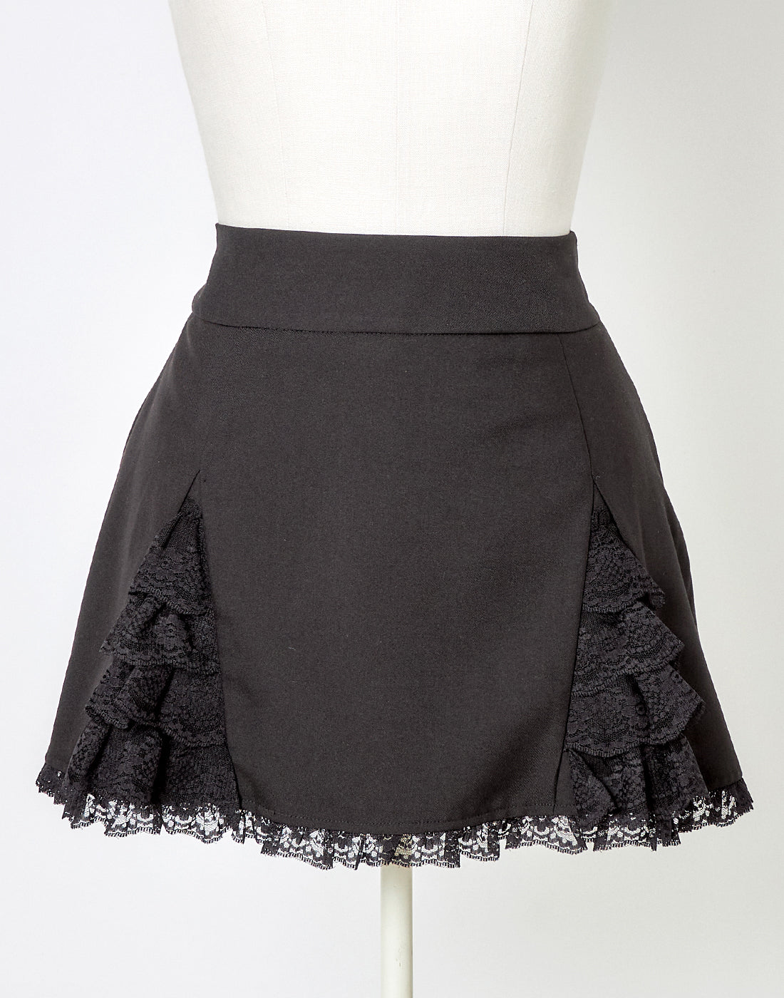 (Deliver In Late October) AVENCHUMU Body piercing ribbon lace tiered skirt