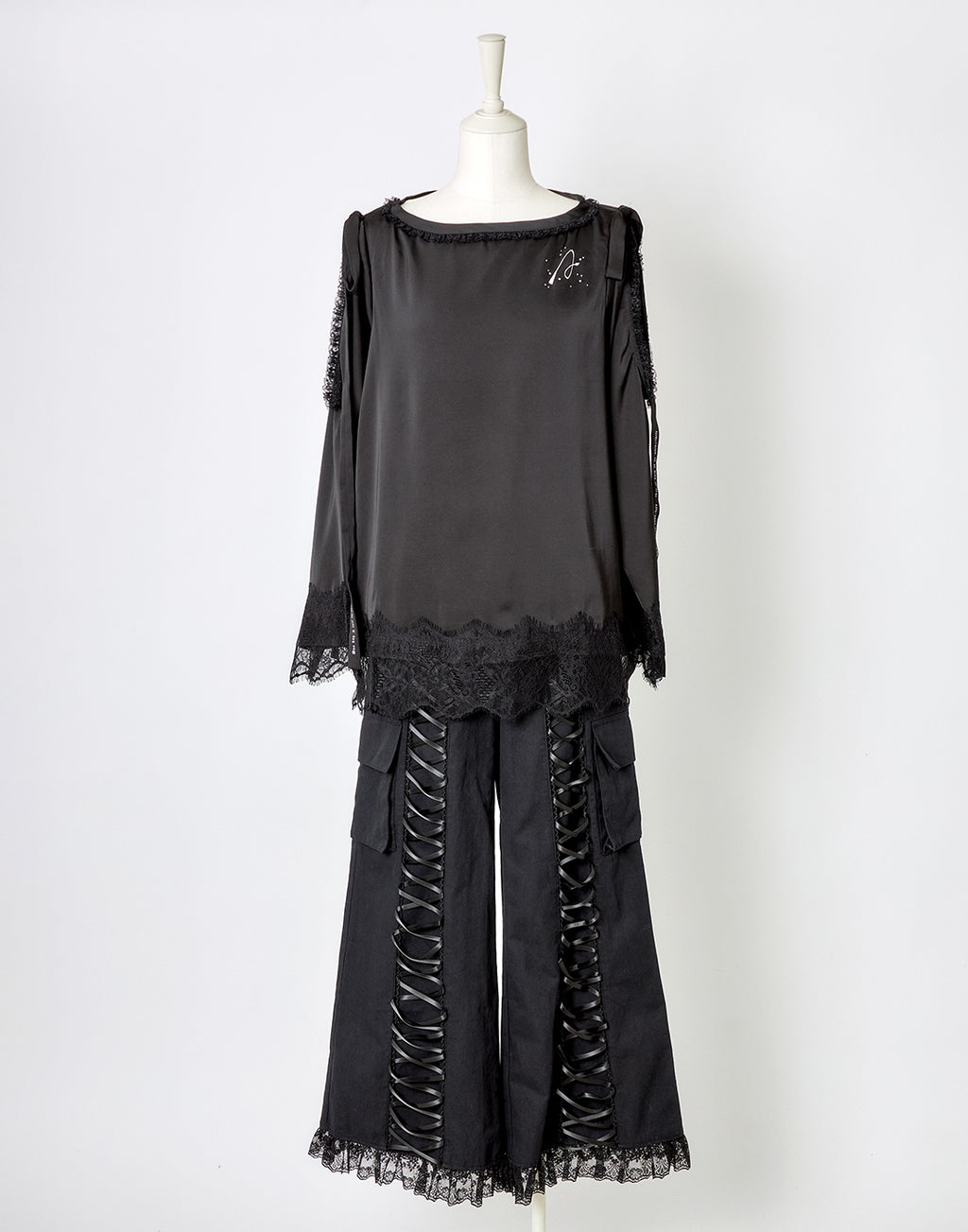 (Deliver In Late October) AVENCHUMU Heart studs pocket lace up pants