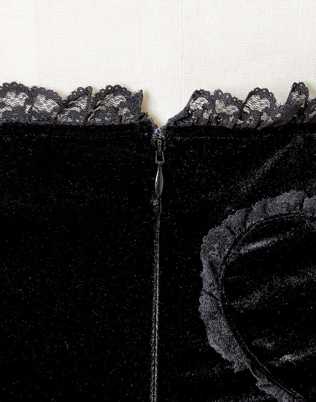 AVENCHUMU Rhinestone logo garter velor flare pants