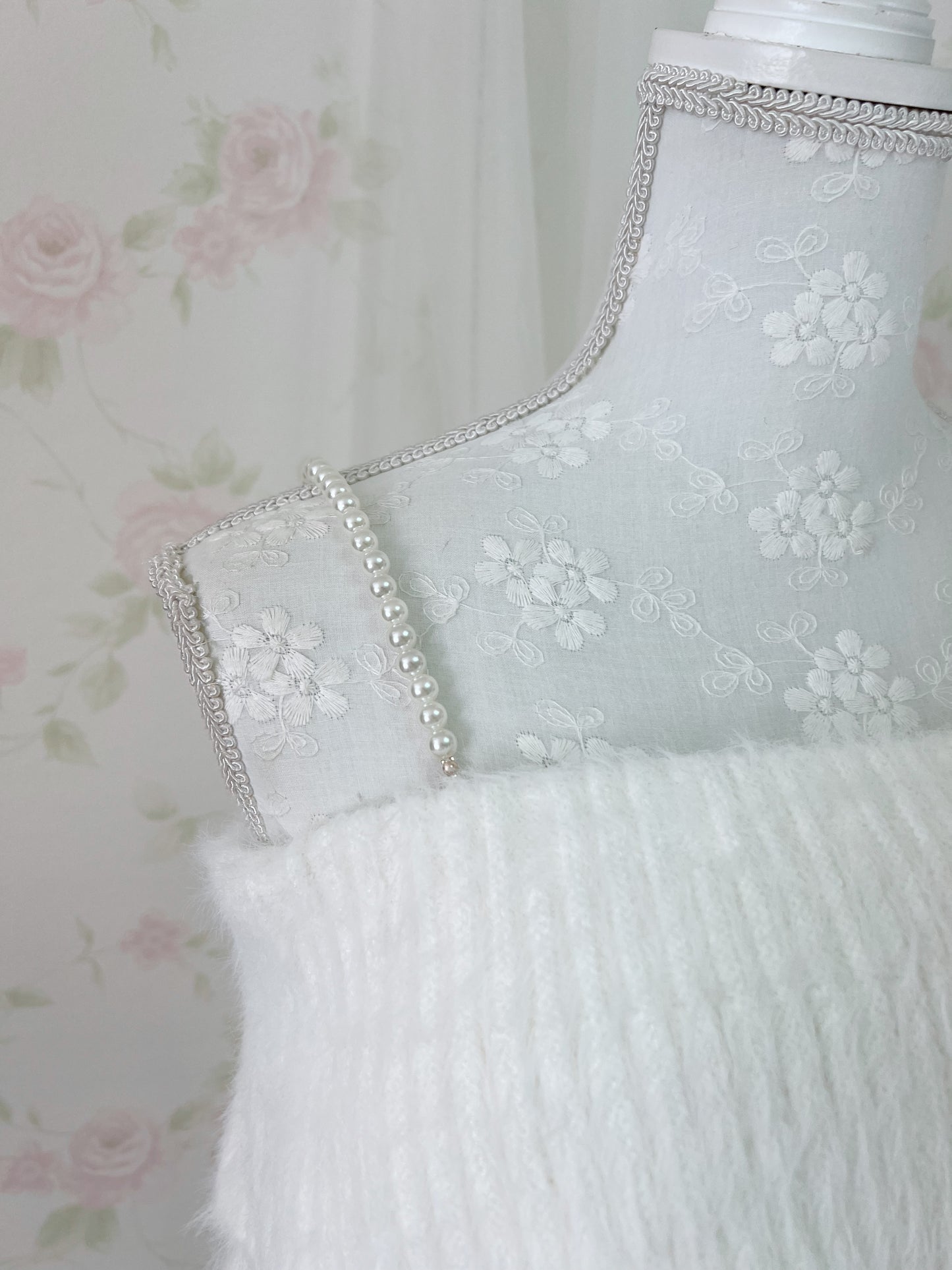 GRL Pearl Strap Off Soulder Sweater (White)