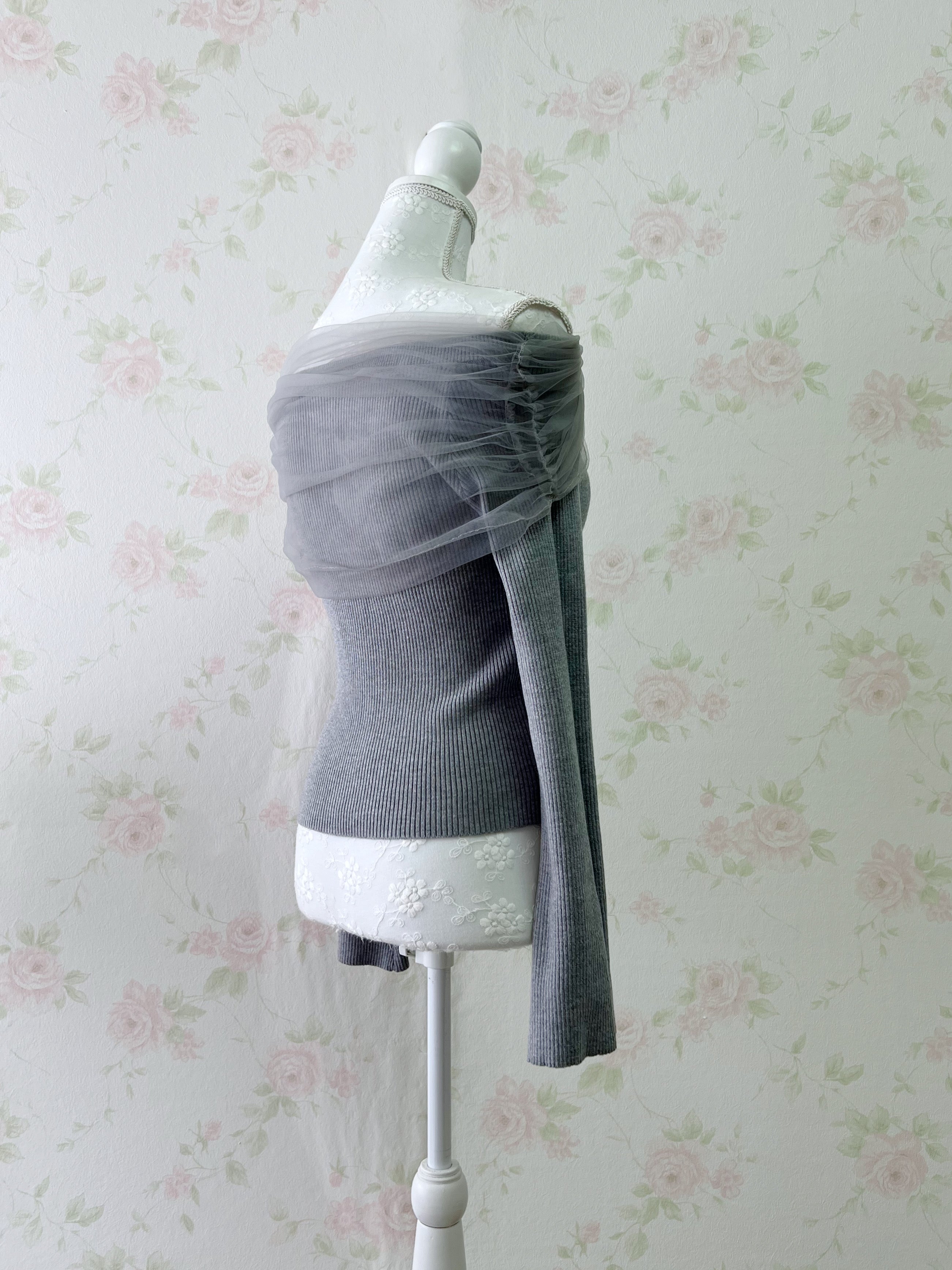 Tulle Shoulder Knit Top (Gray)
