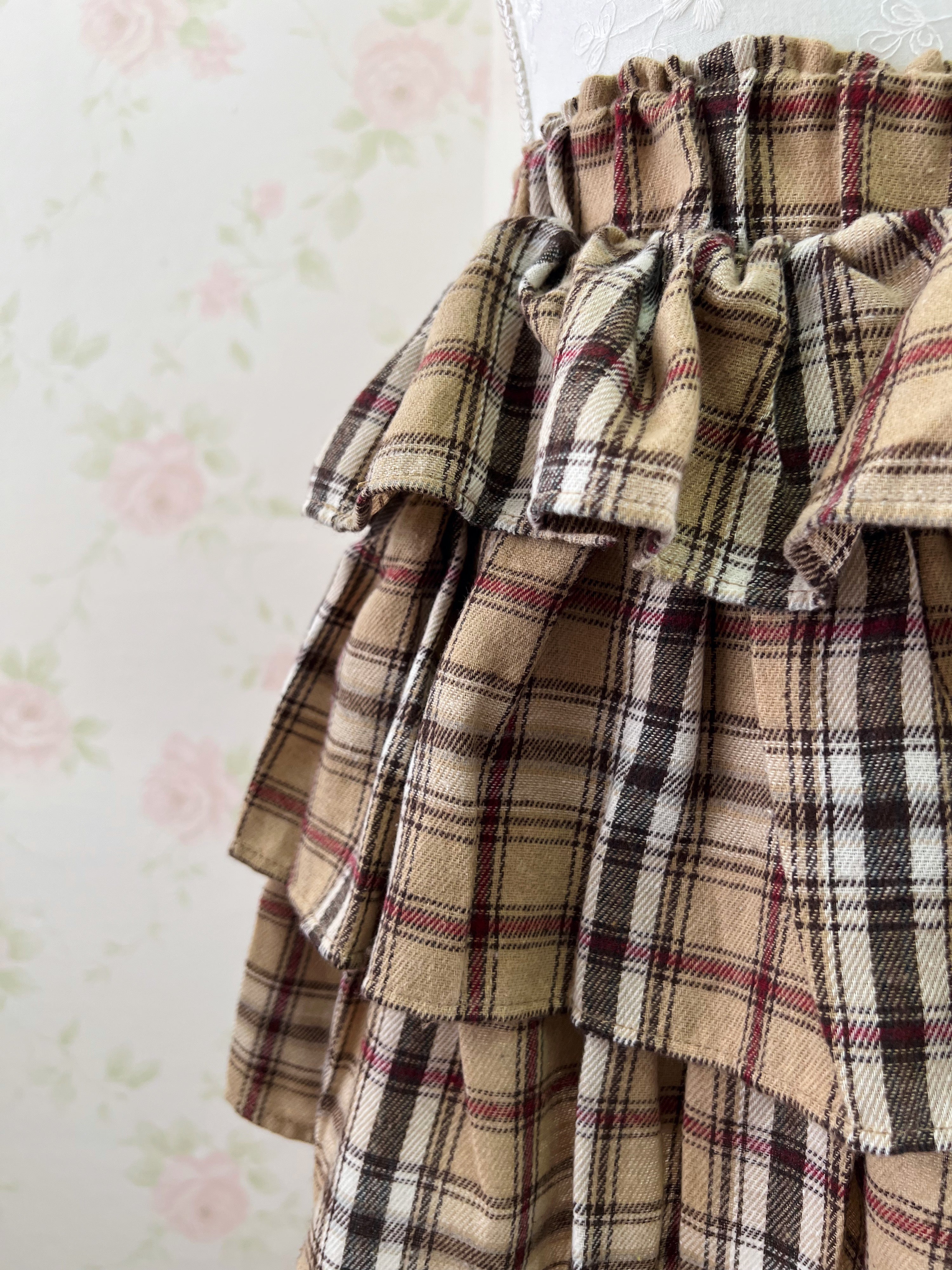 Shoujo Tiered Checked  Skirt (Milk Tea Beige)