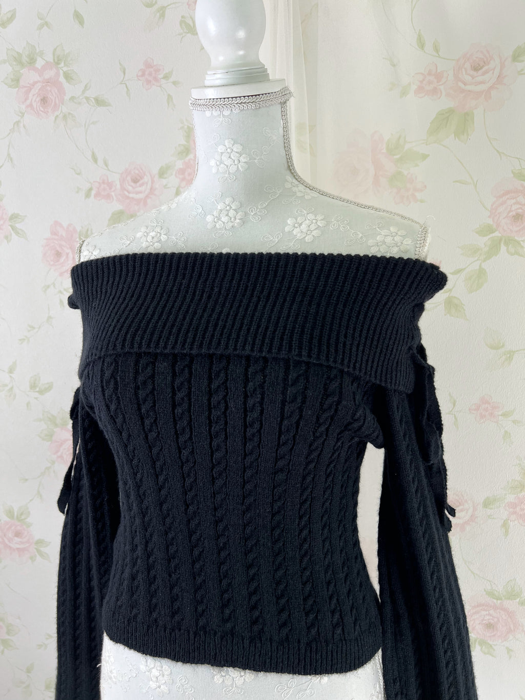 Laced Up Shoulder Sweater (Black)