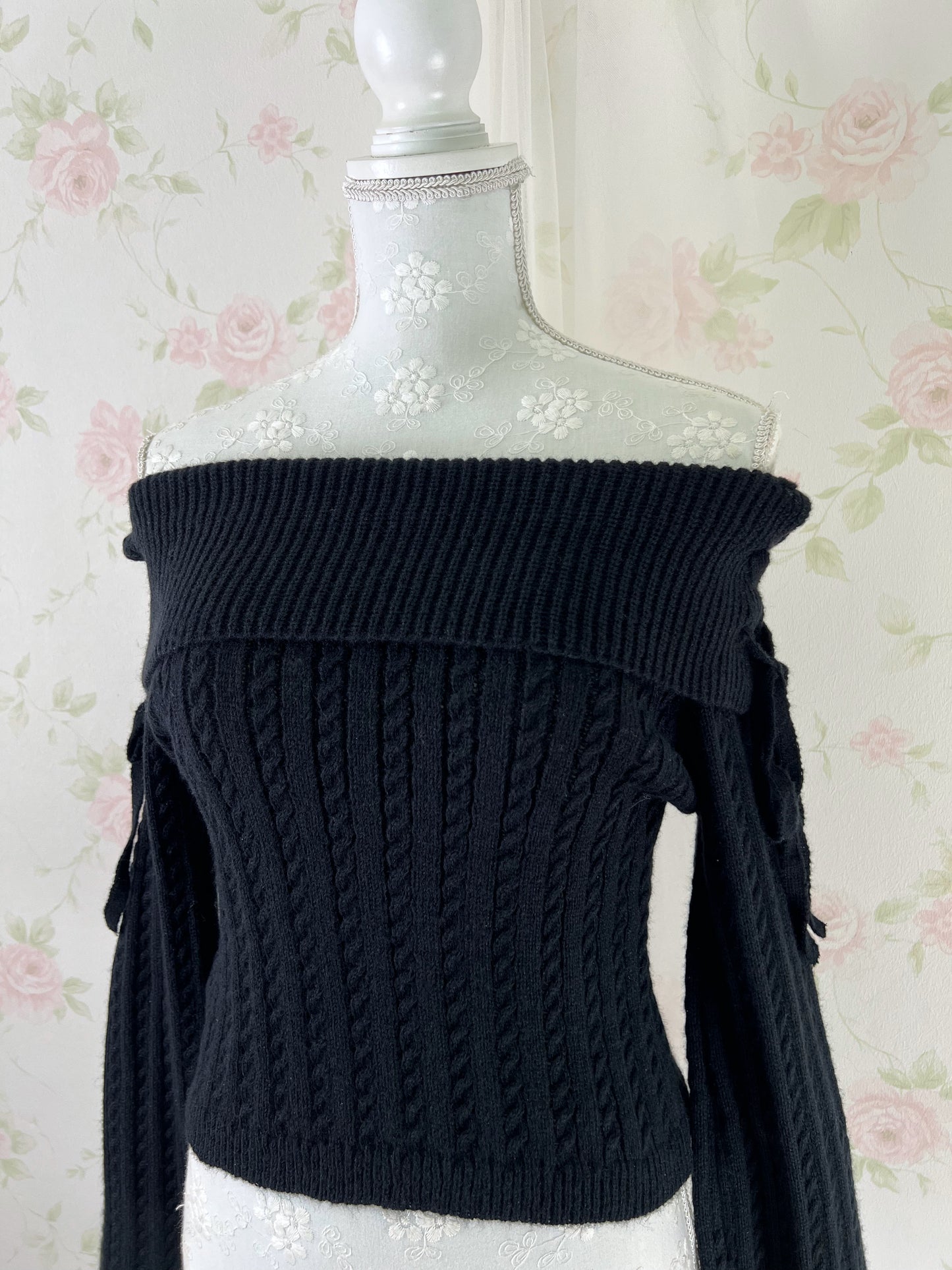 GRL Laced Up Shoulder Sweater (Black)