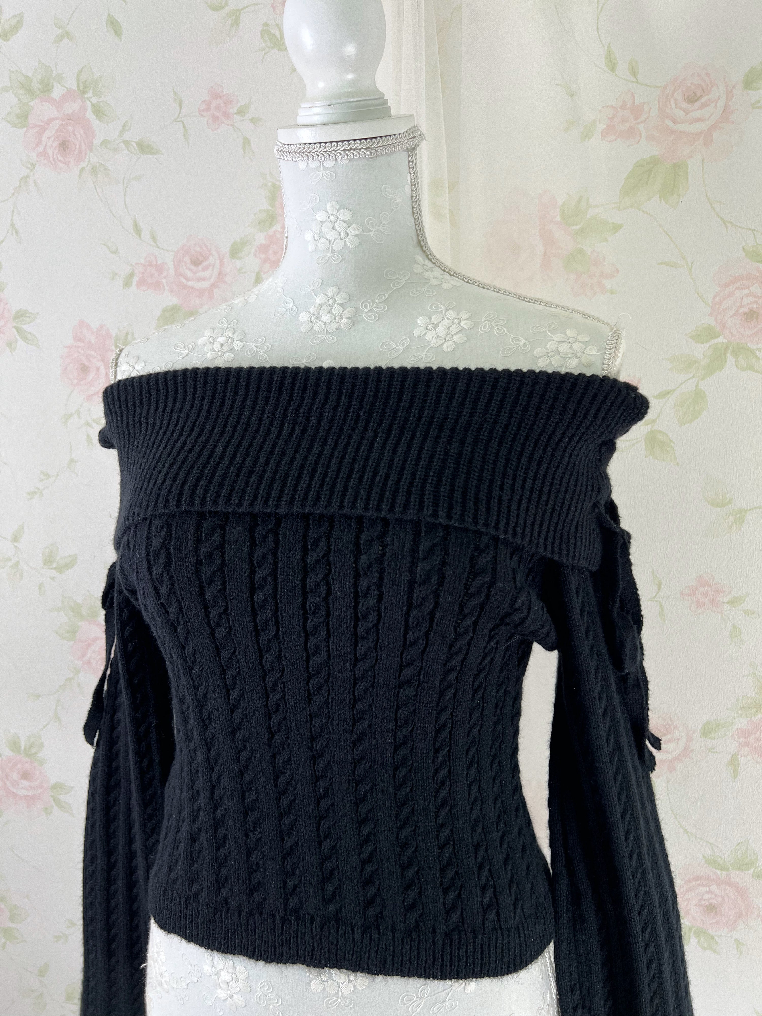 Laced Up Shoulder Sweater (Black)