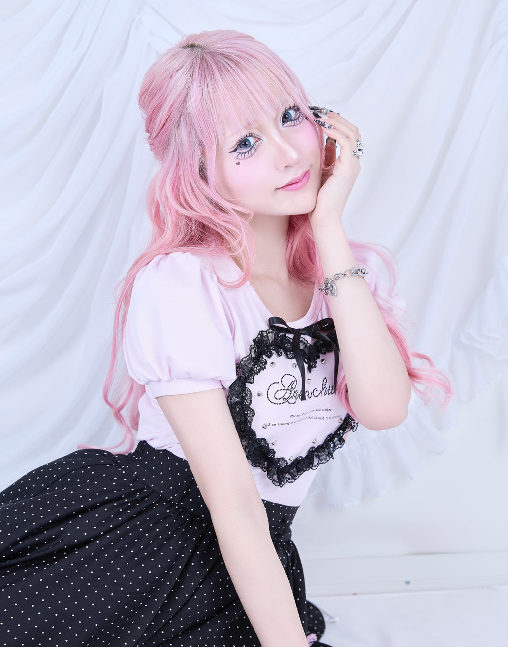 AVENCHUMU Heart Studs & Message Puff T-shirt