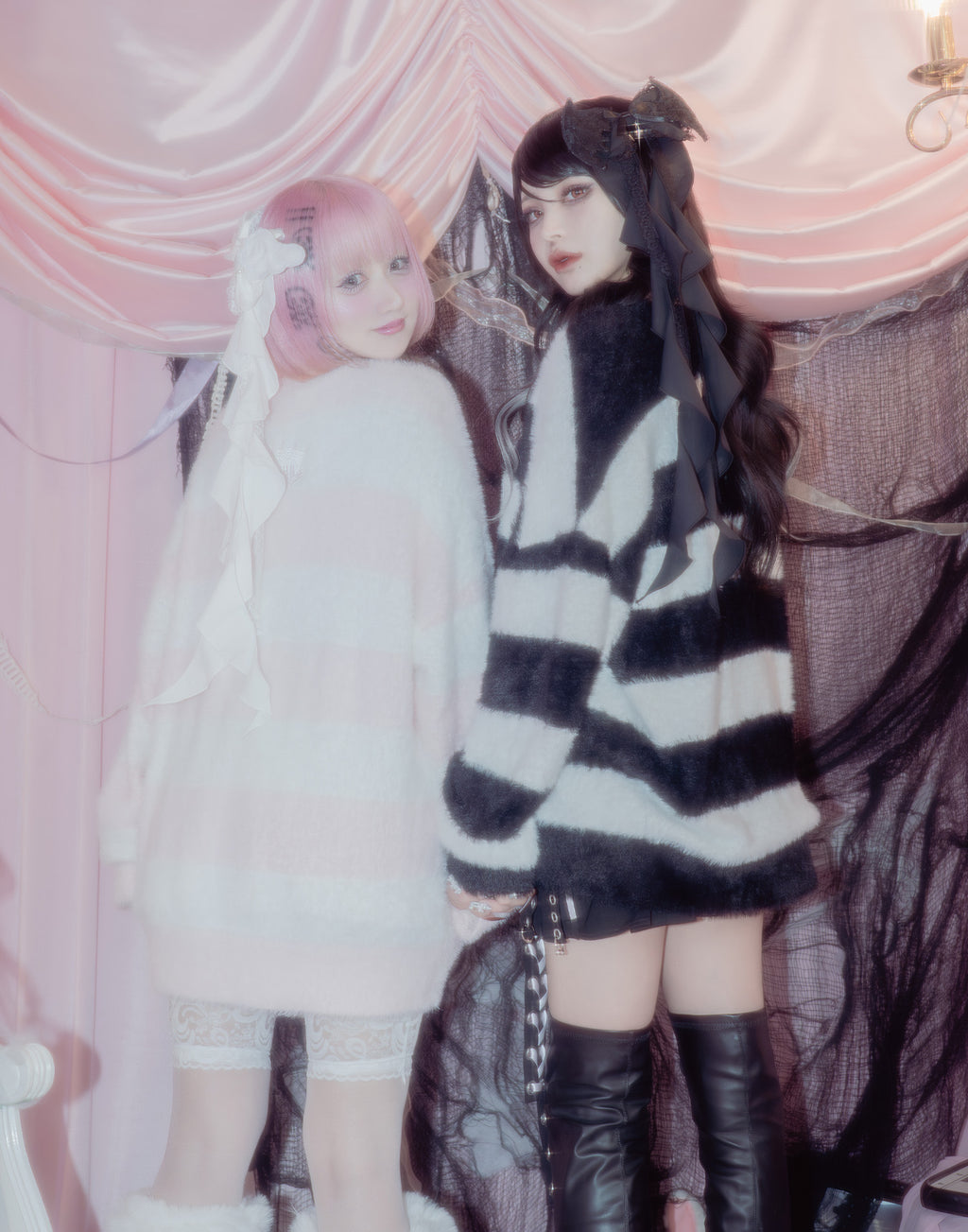 AVENCHUMU Pierced brass knuckles border shaggy knit cardbigan